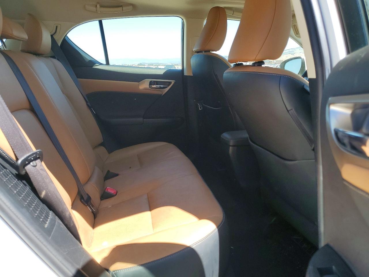 2014 Lexus Ct 200 White vin: JTHKD5BH5E2178946