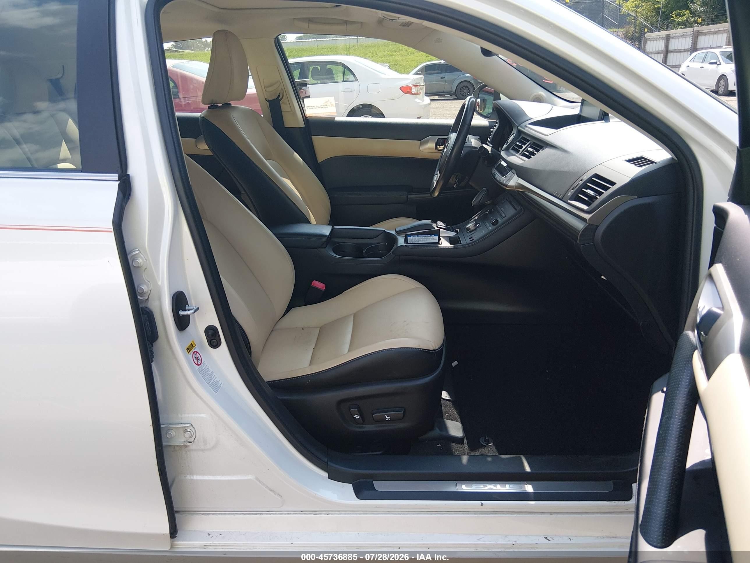 2015 Lexus Ct 200h   White vin: JTHKD5BH5F2218315