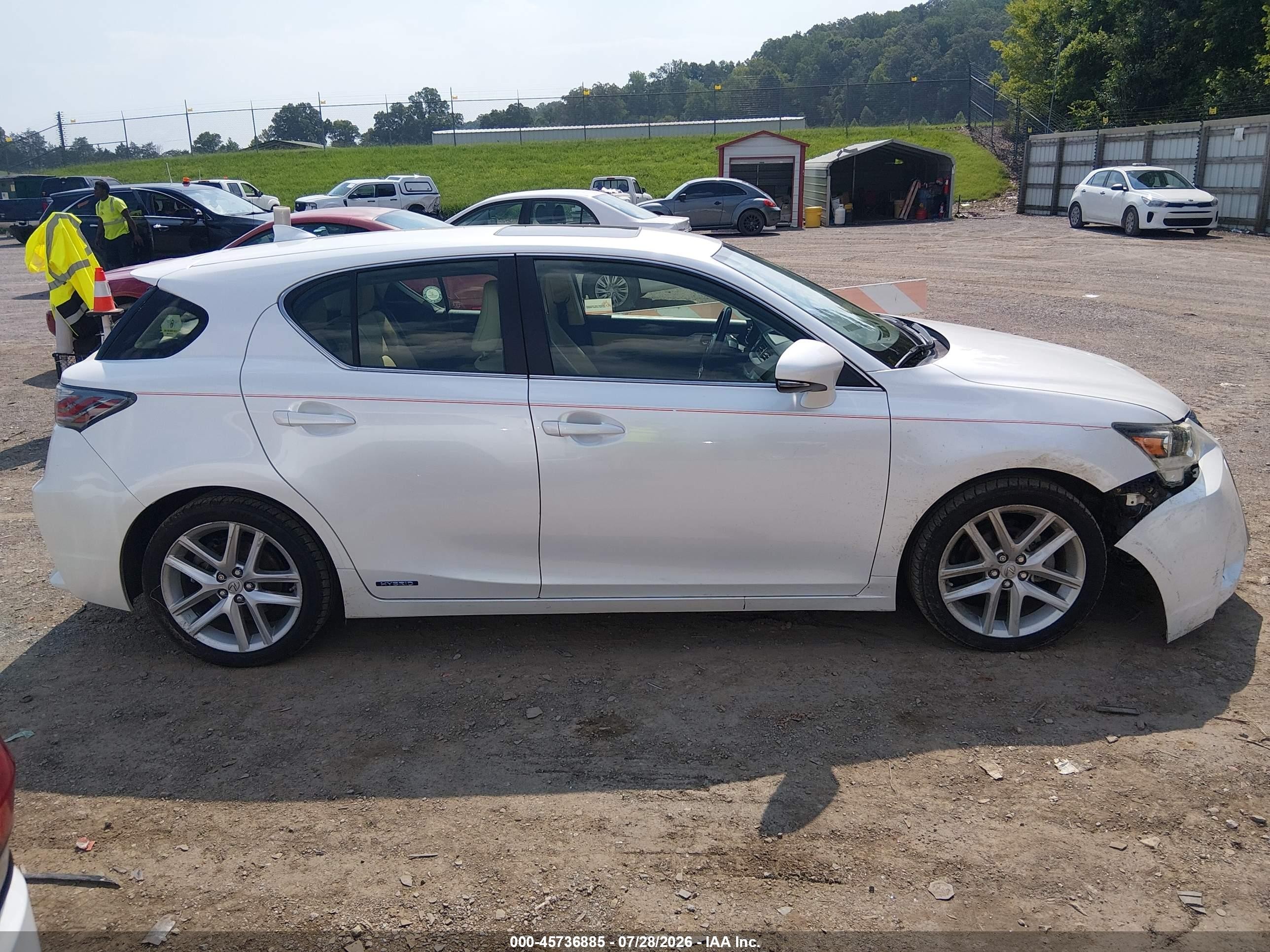 2015 Lexus Ct 200h   White vin: JTHKD5BH5F2218315