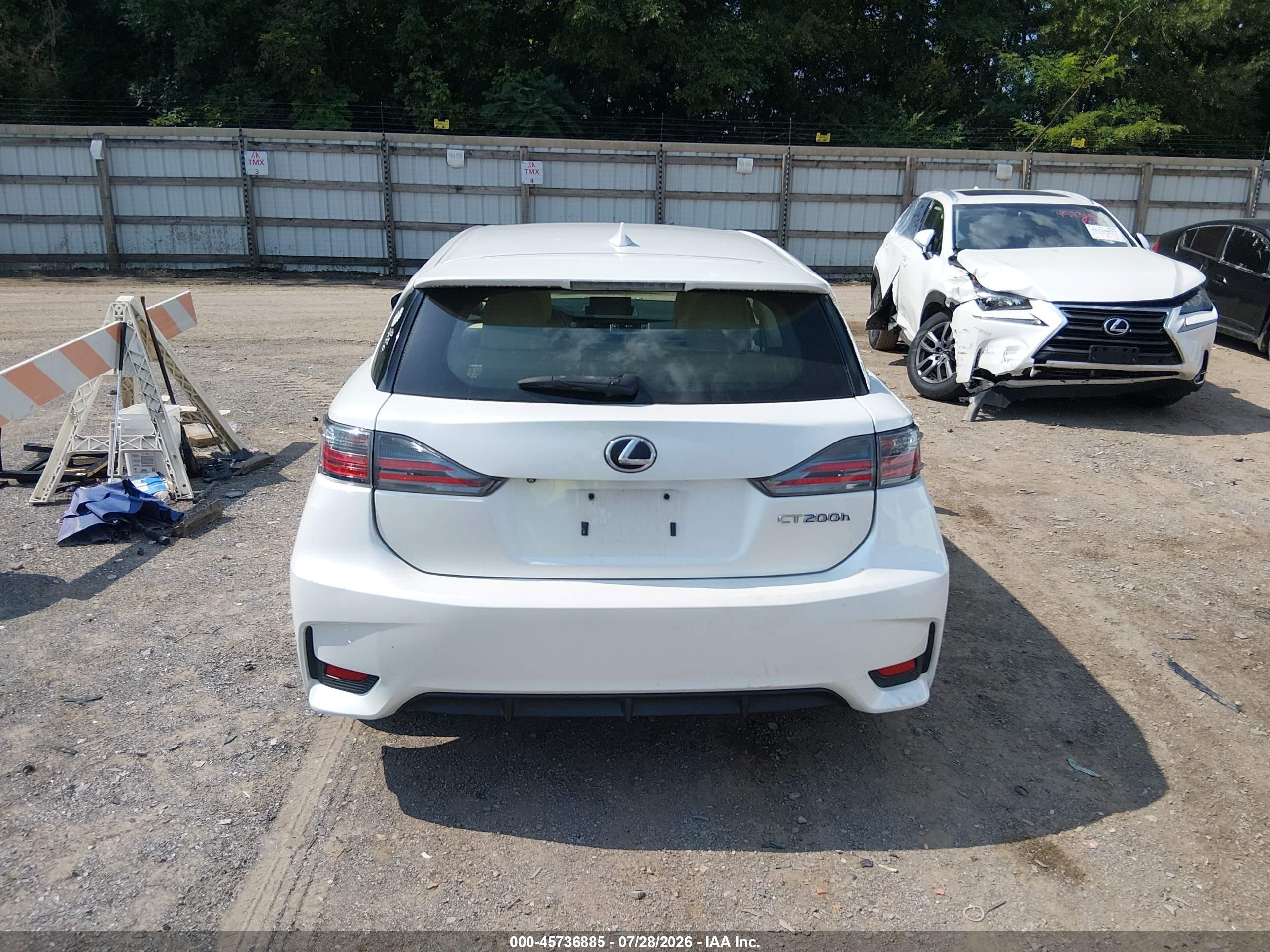 2015 Lexus Ct 200h   White vin: JTHKD5BH5F2218315