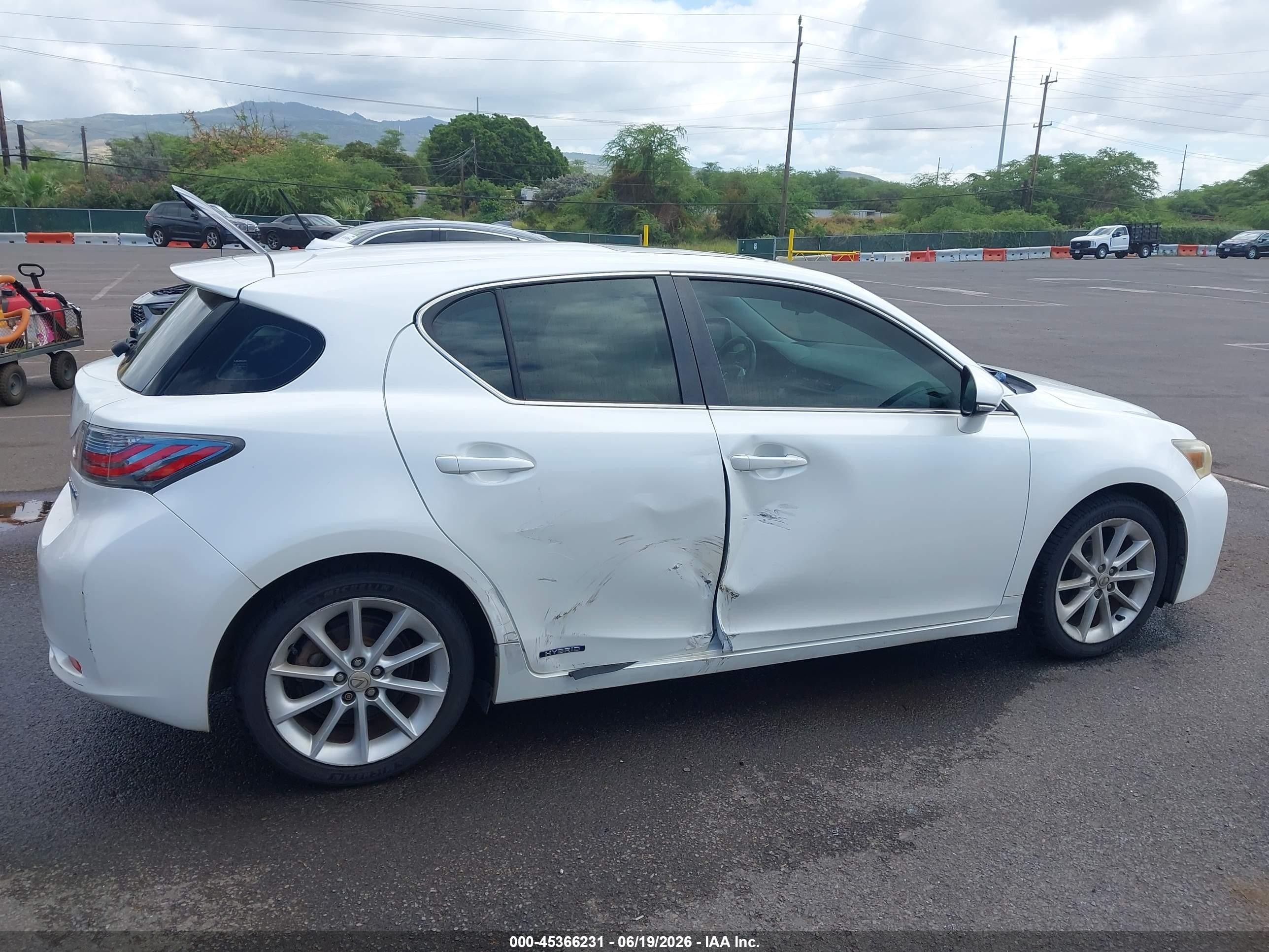 2013 Lexus Ct 200h White vin: JTHKD5BH6D2122982