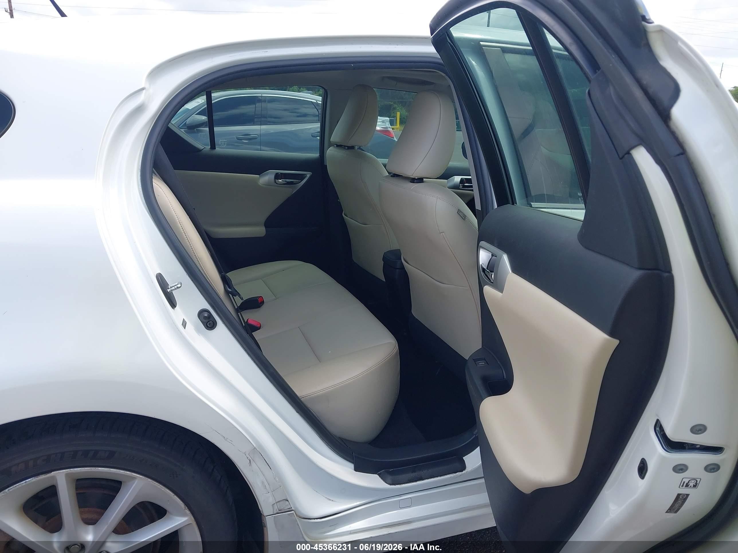 2013 Lexus Ct 200h White vin: JTHKD5BH6D2122982