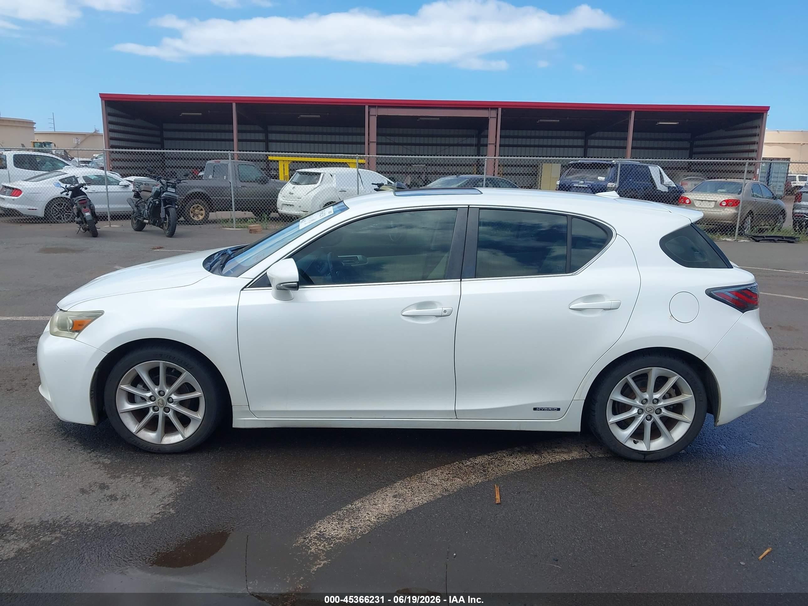 2013 Lexus Ct 200h White vin: JTHKD5BH6D2122982