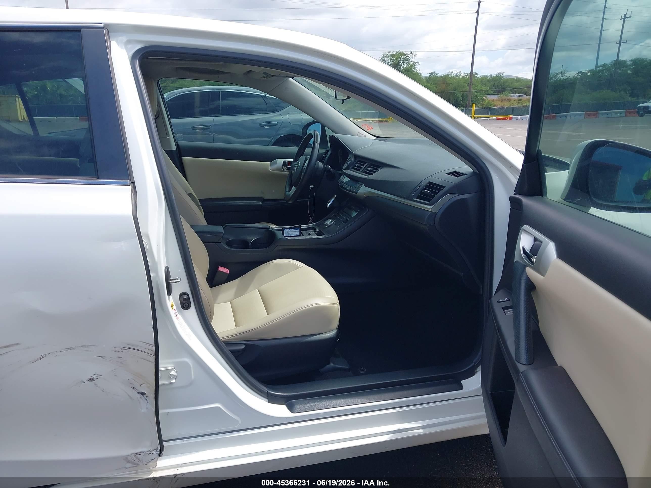 2013 Lexus Ct 200h White vin: JTHKD5BH6D2122982