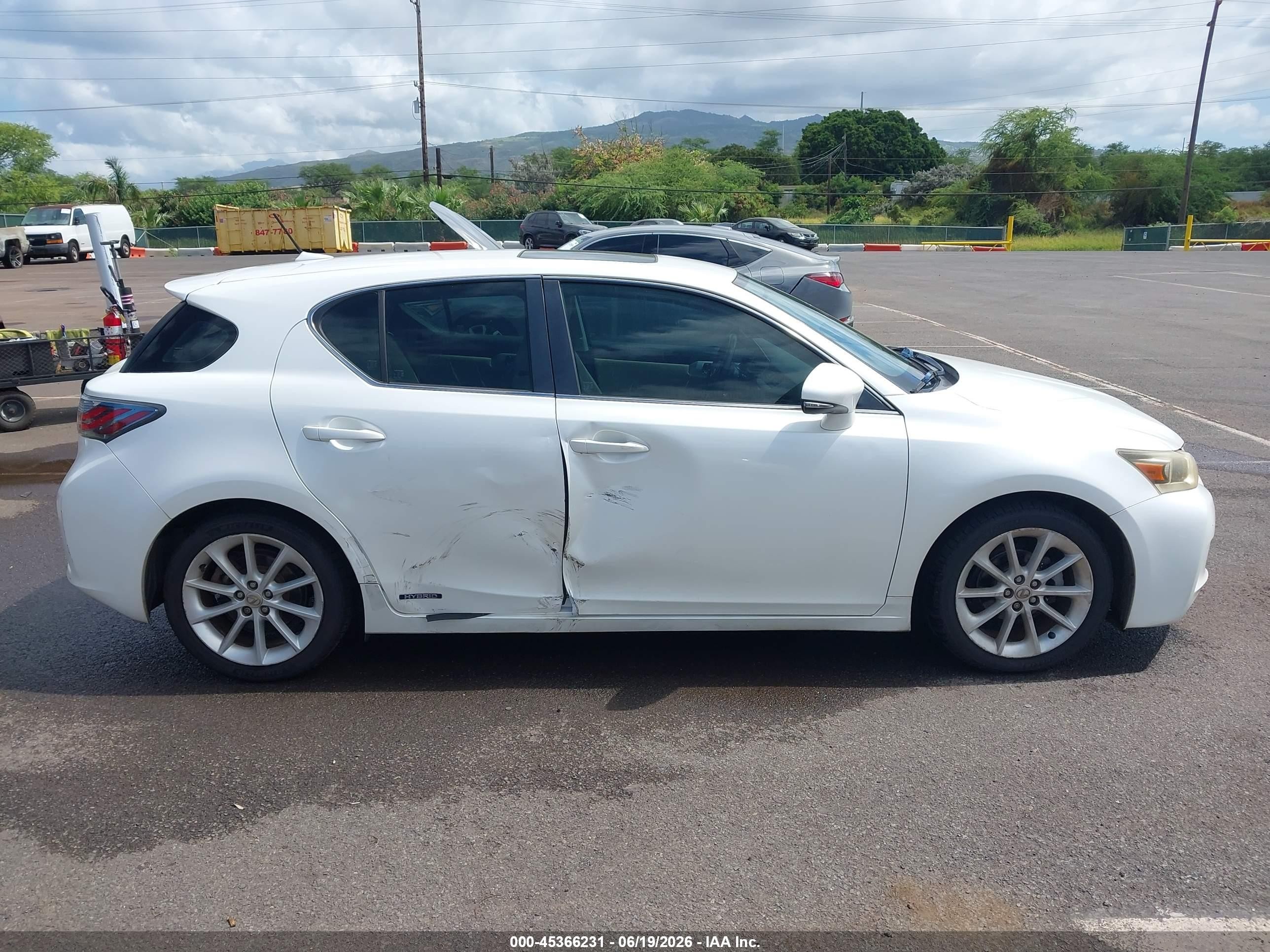 2013 Lexus Ct 200h White vin: JTHKD5BH6D2122982