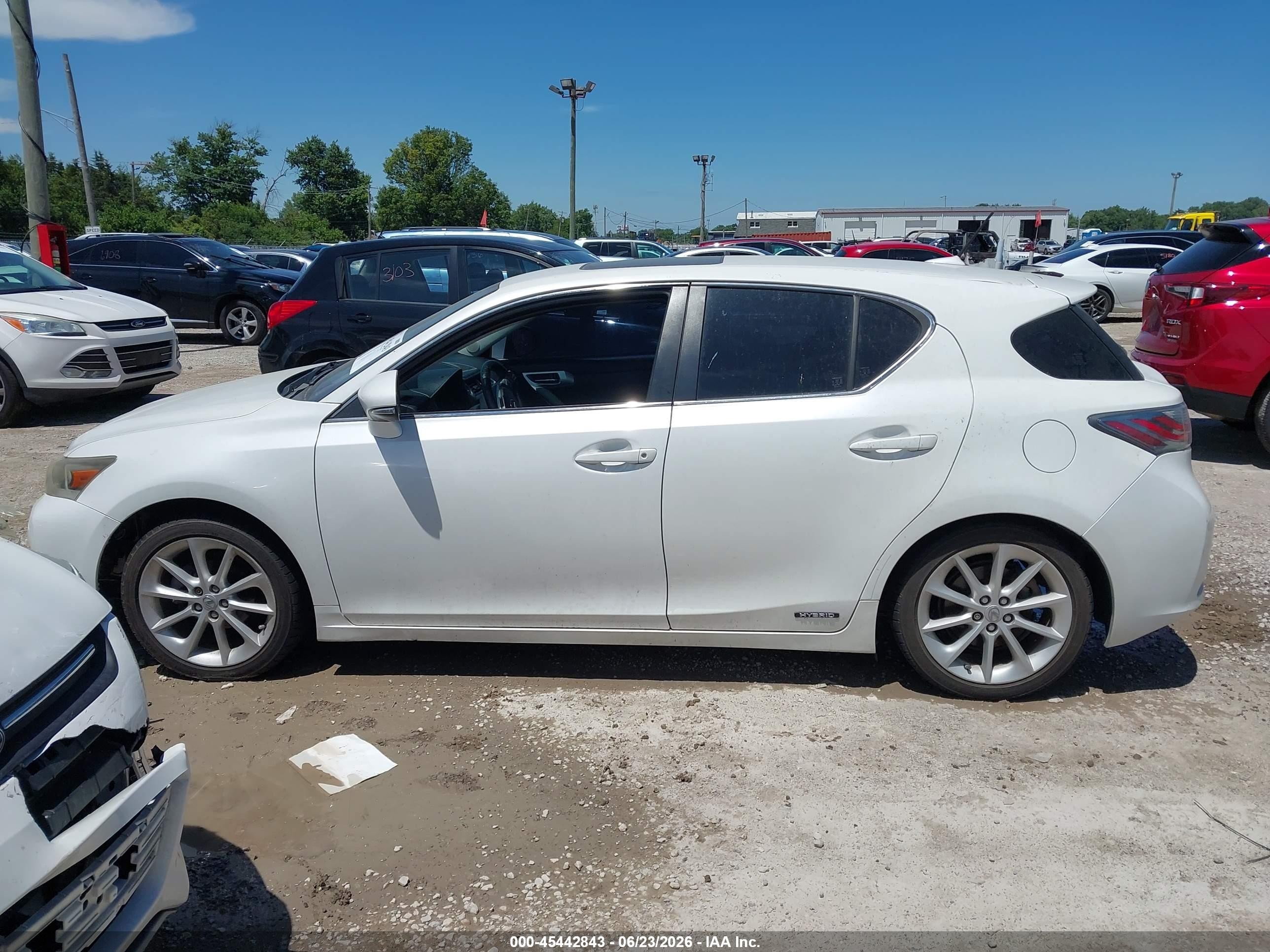 2013 Lexus Ct 200h   White vin: JTHKD5BH6D2165234