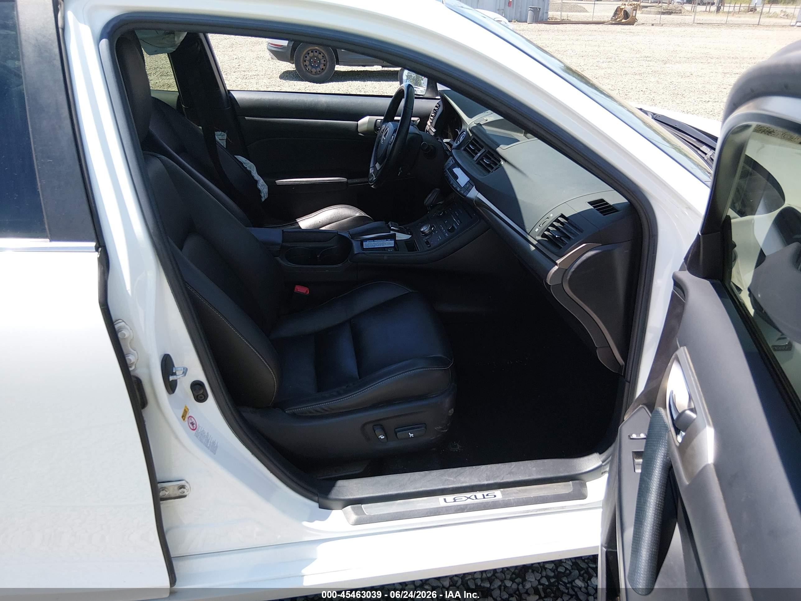 2015 Lexus Ct 200h   White vin: JTHKD5BH6F2245958