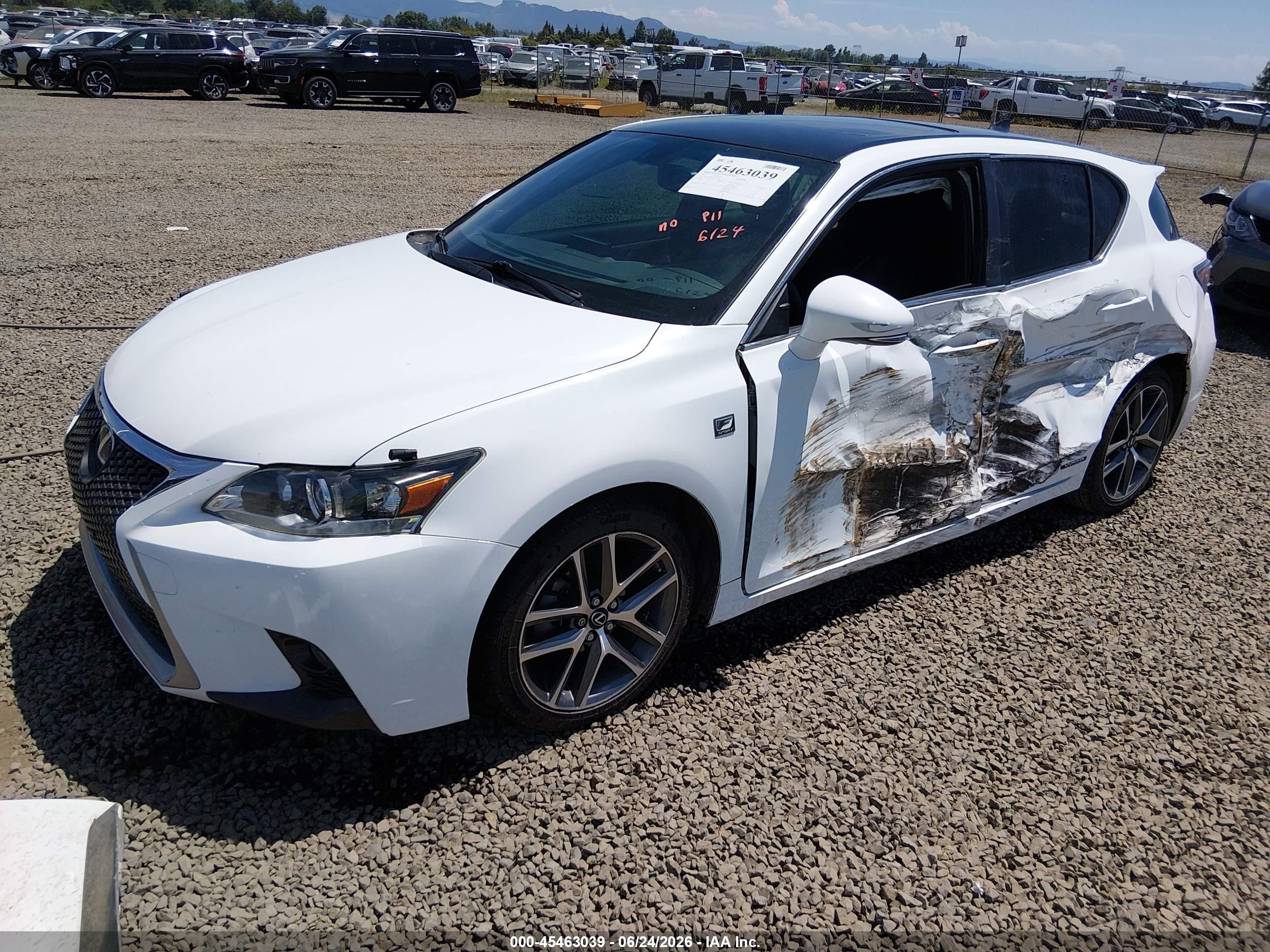 2015 Lexus Ct 200h   White vin: JTHKD5BH6F2245958