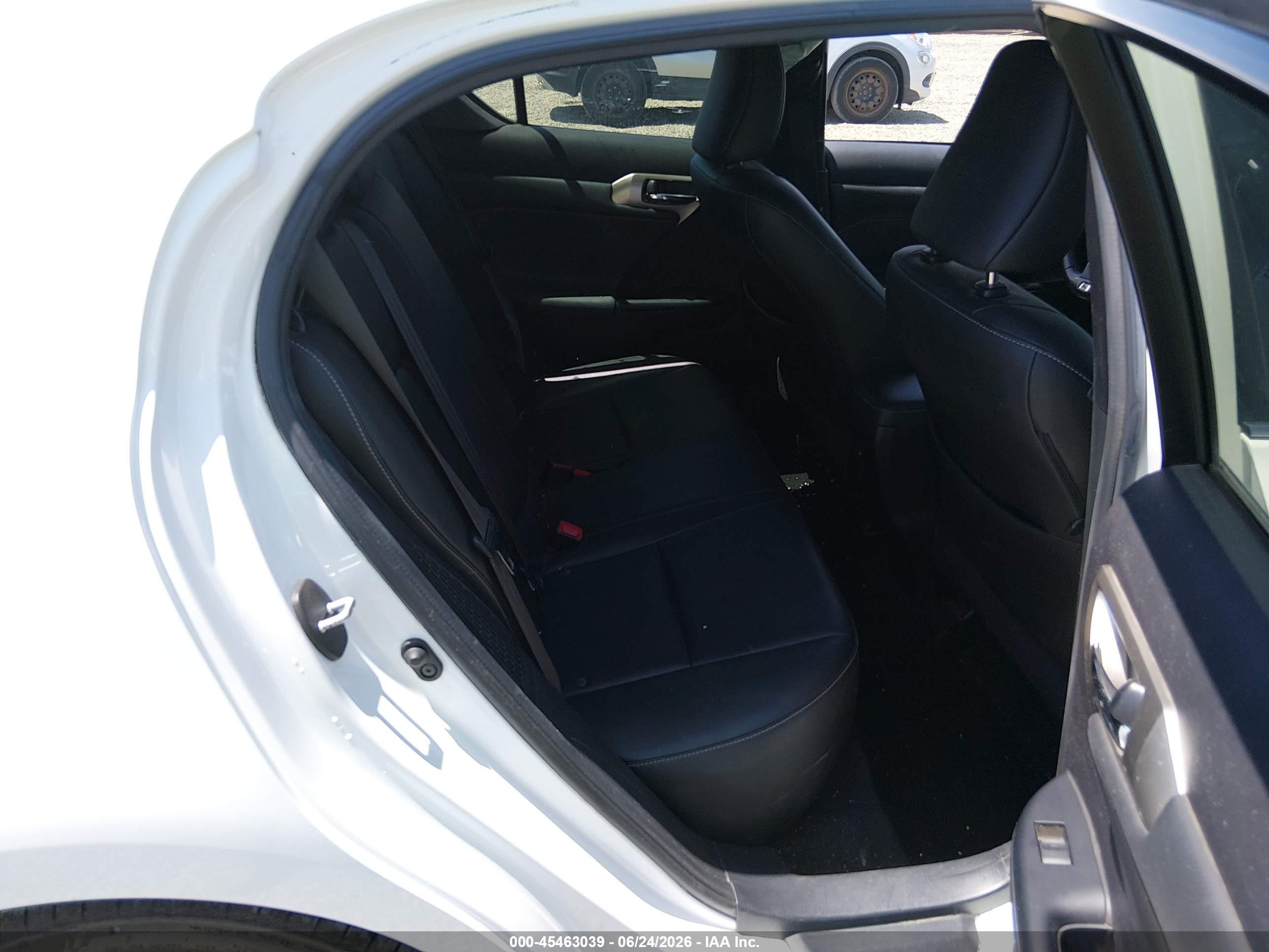 2015 Lexus Ct 200h   White vin: JTHKD5BH6F2245958