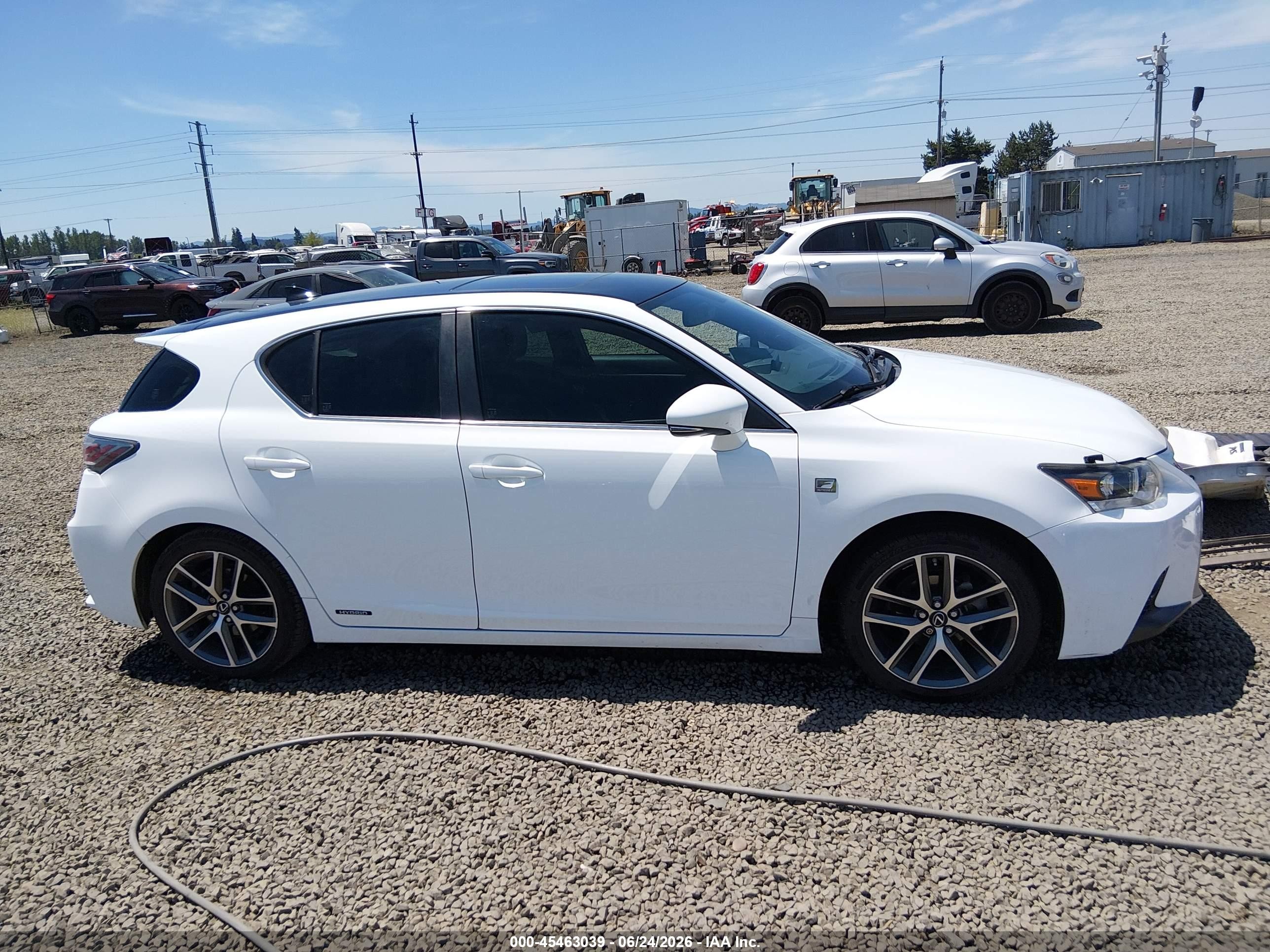 2015 Lexus Ct 200h   White vin: JTHKD5BH6F2245958
