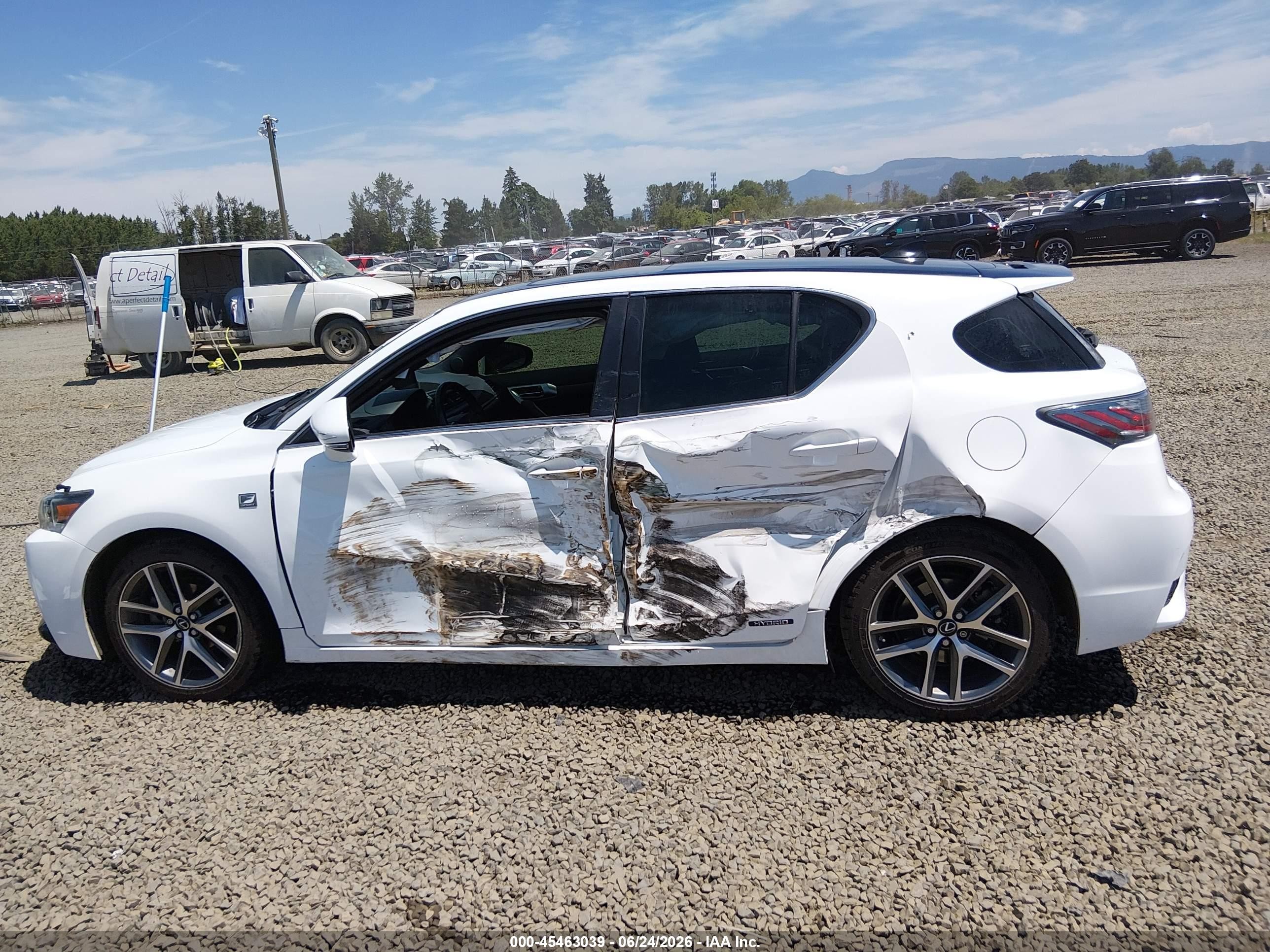 2015 Lexus Ct 200h   White vin: JTHKD5BH6F2245958