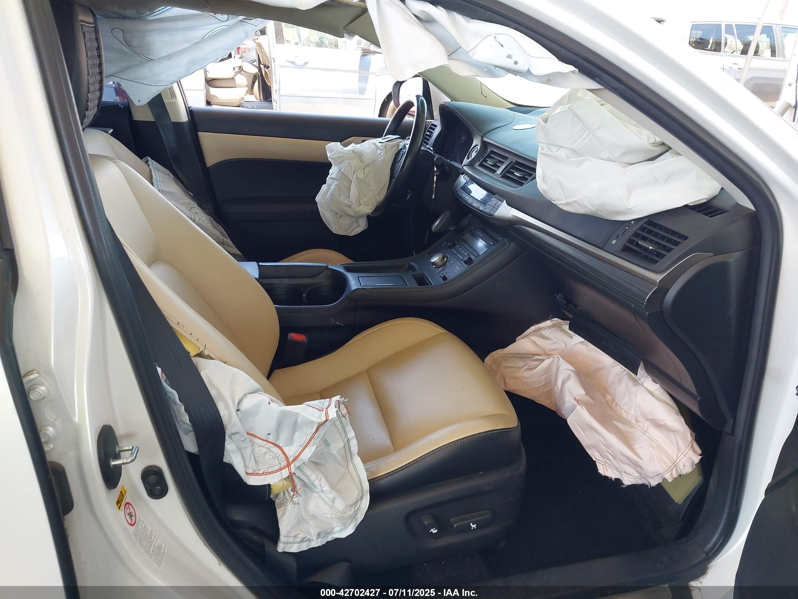 2017 Lexus Ct 200h   White vin: JTHKD5BH6H2280289
