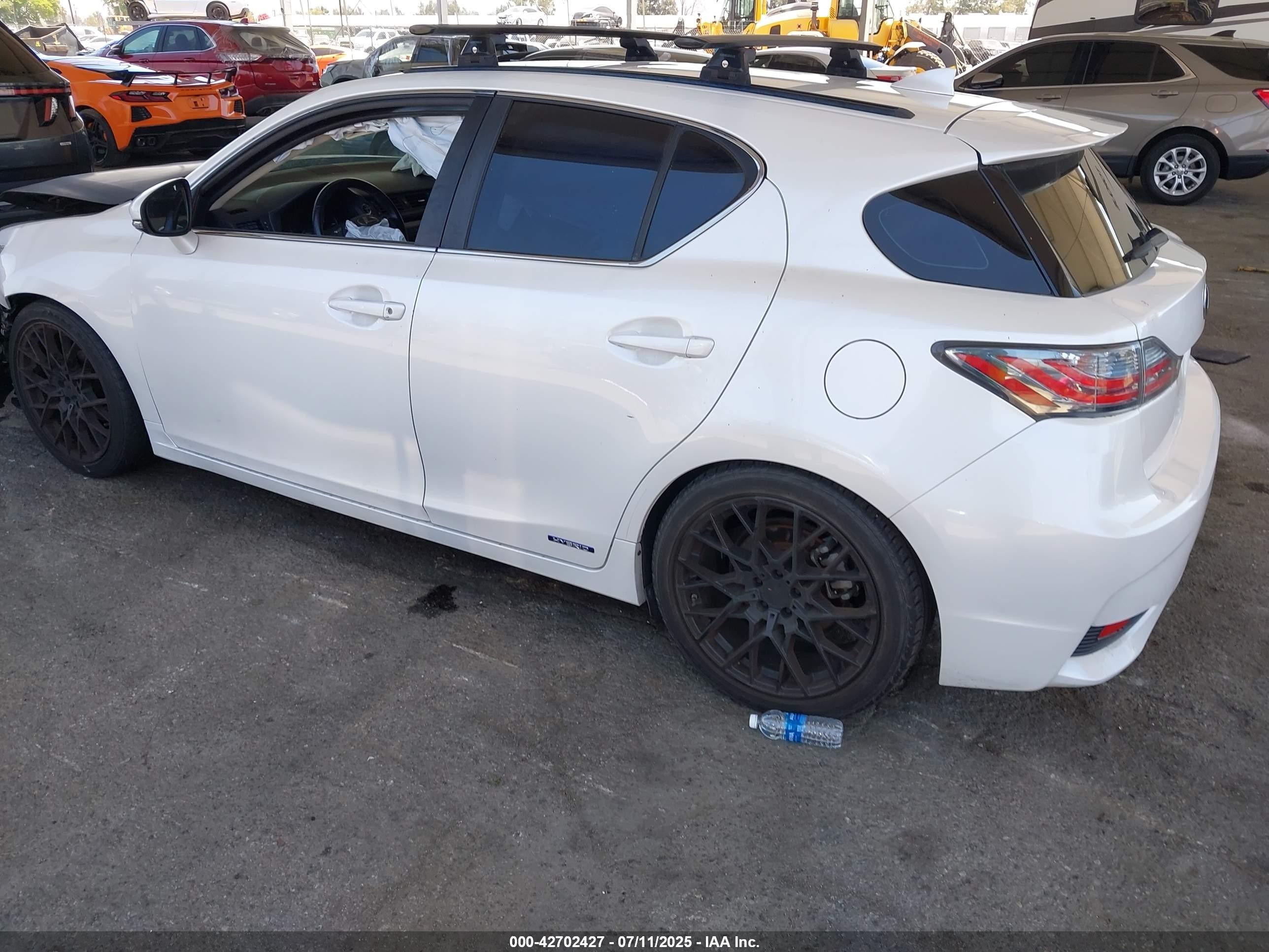 2017 Lexus Ct 200h   White vin: JTHKD5BH6H2280289