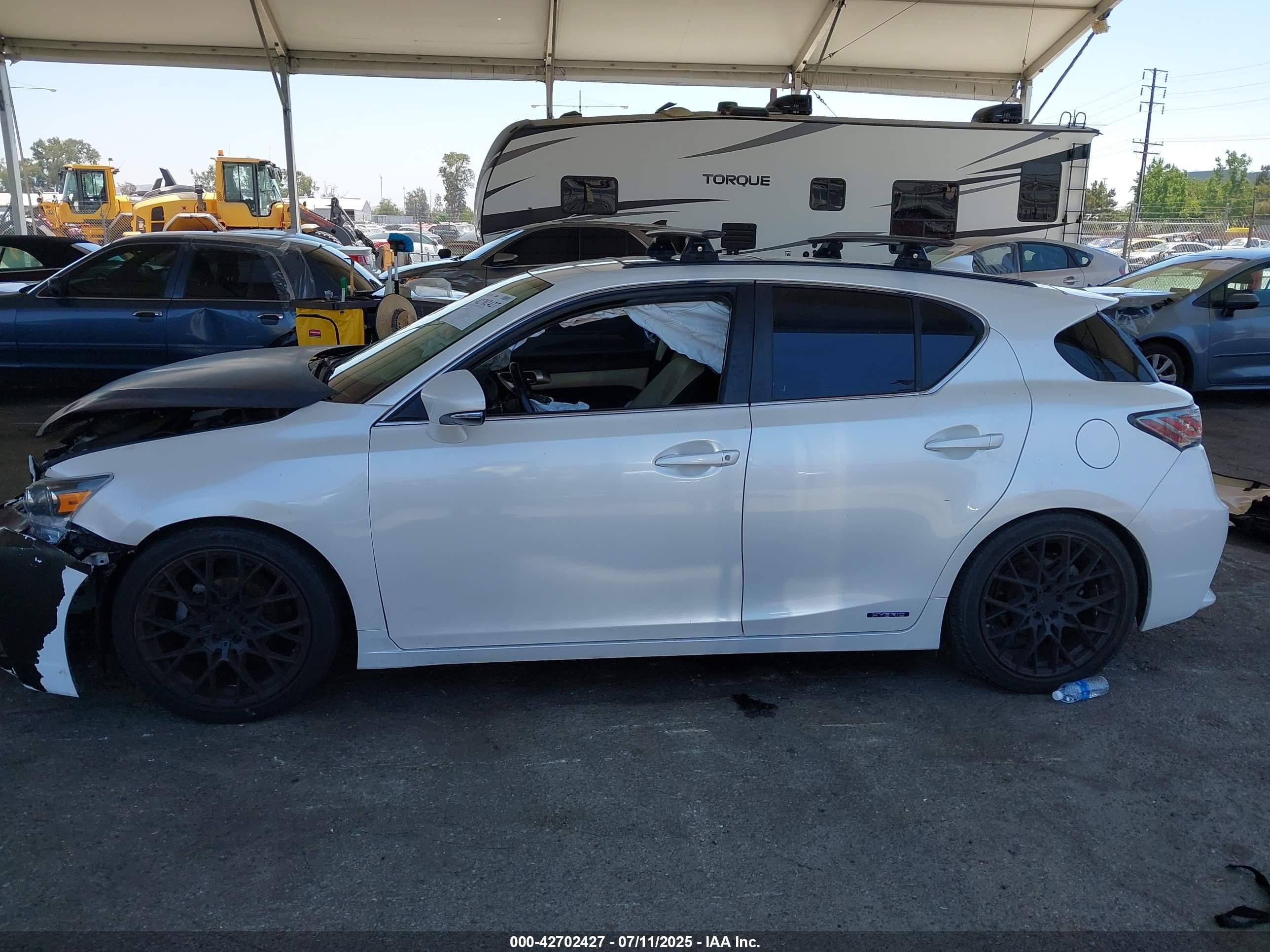 2017 Lexus Ct 200h   White vin: JTHKD5BH6H2280289