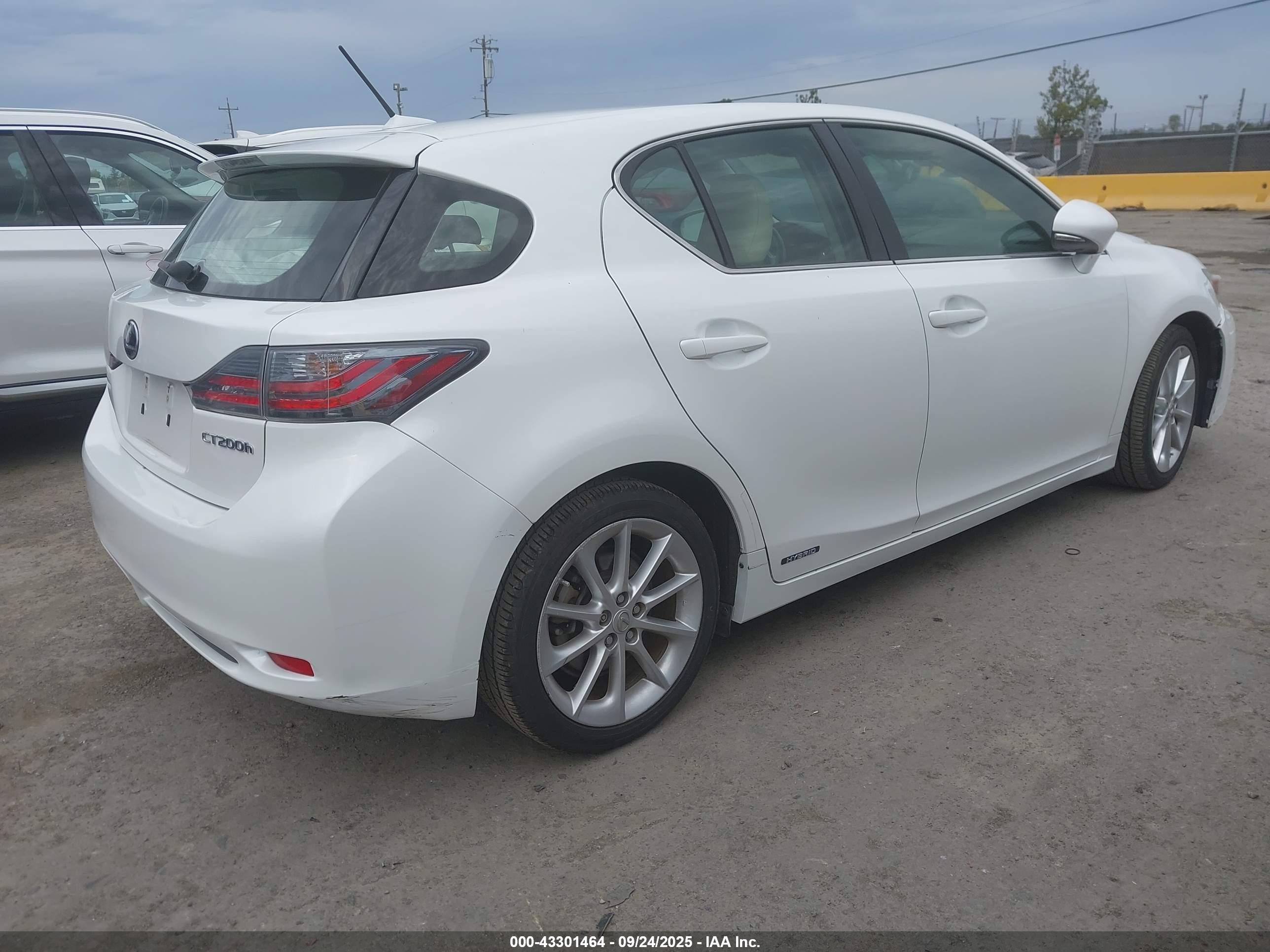 2012 Lexus Ct 200h Premium Белый vin: JTHKD5BH7C2061303