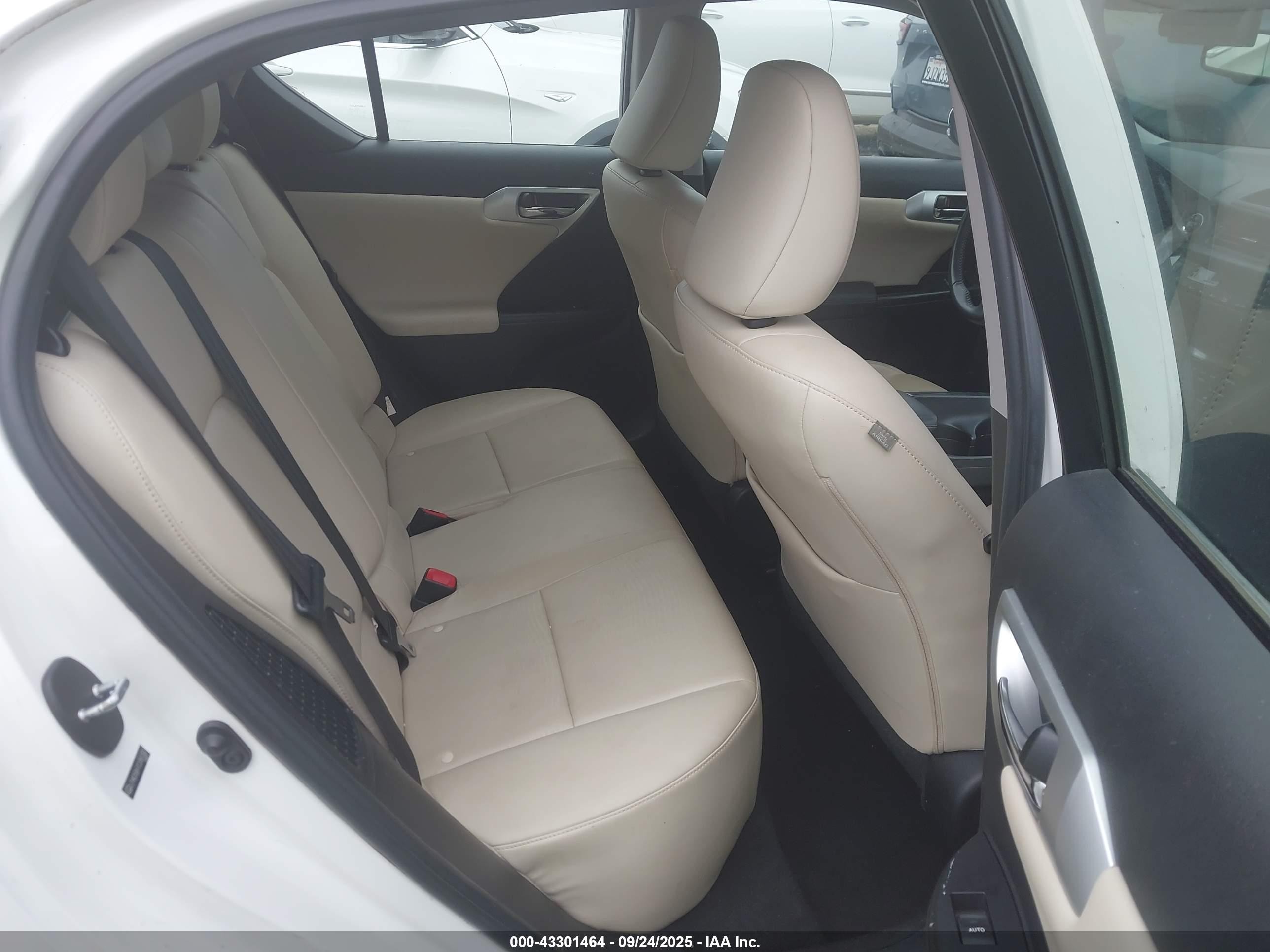 2012 Lexus Ct 200h Premium Белый vin: JTHKD5BH7C2061303