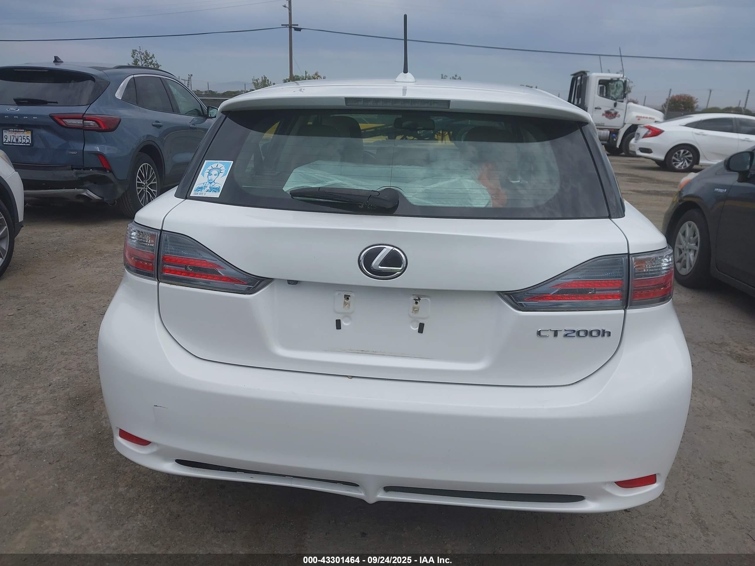 2012 Lexus Ct 200h Premium Белый vin: JTHKD5BH7C2061303