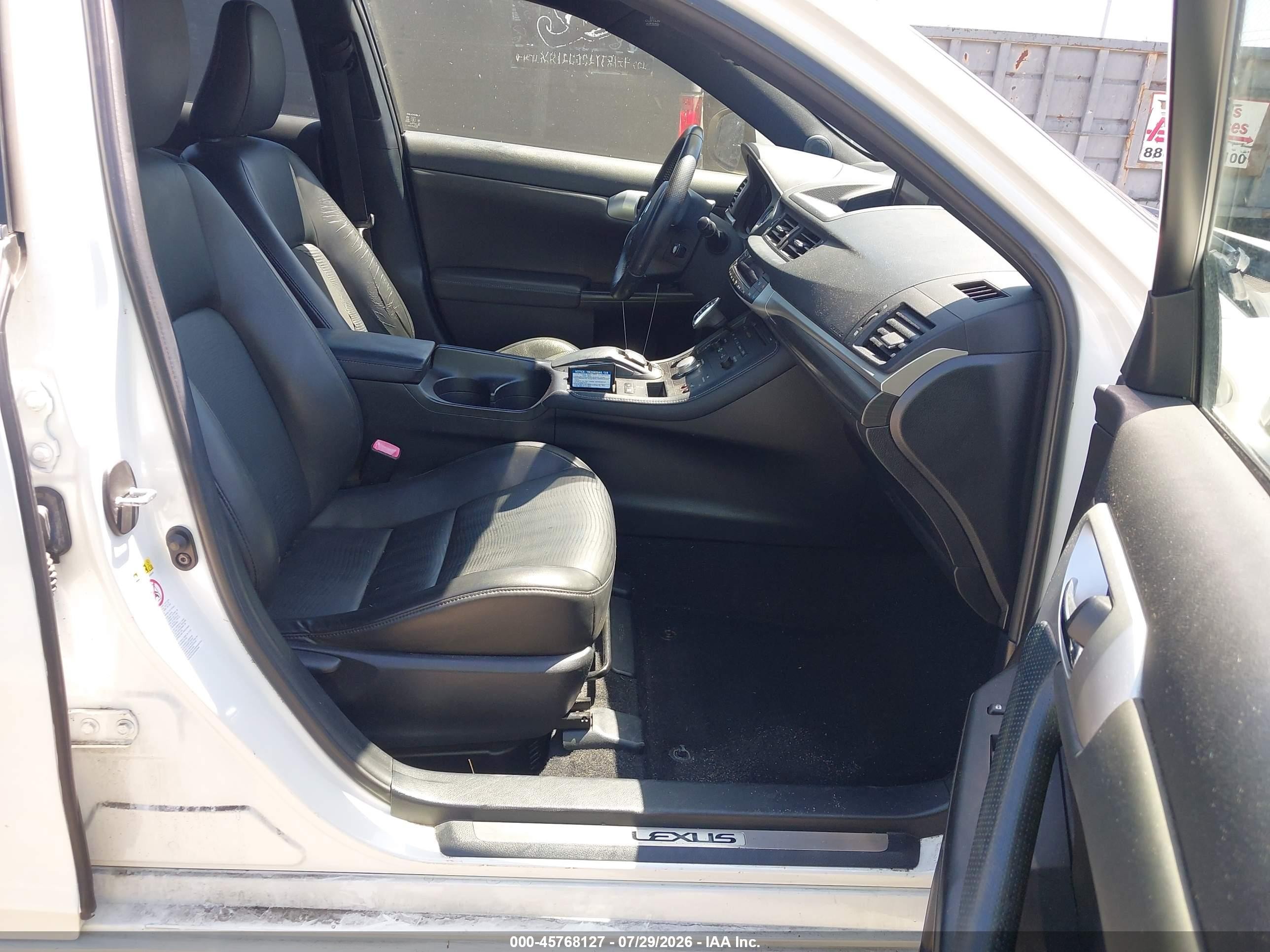 2012 Lexus Ct 200h Premium White vin: JTHKD5BH7C2075525