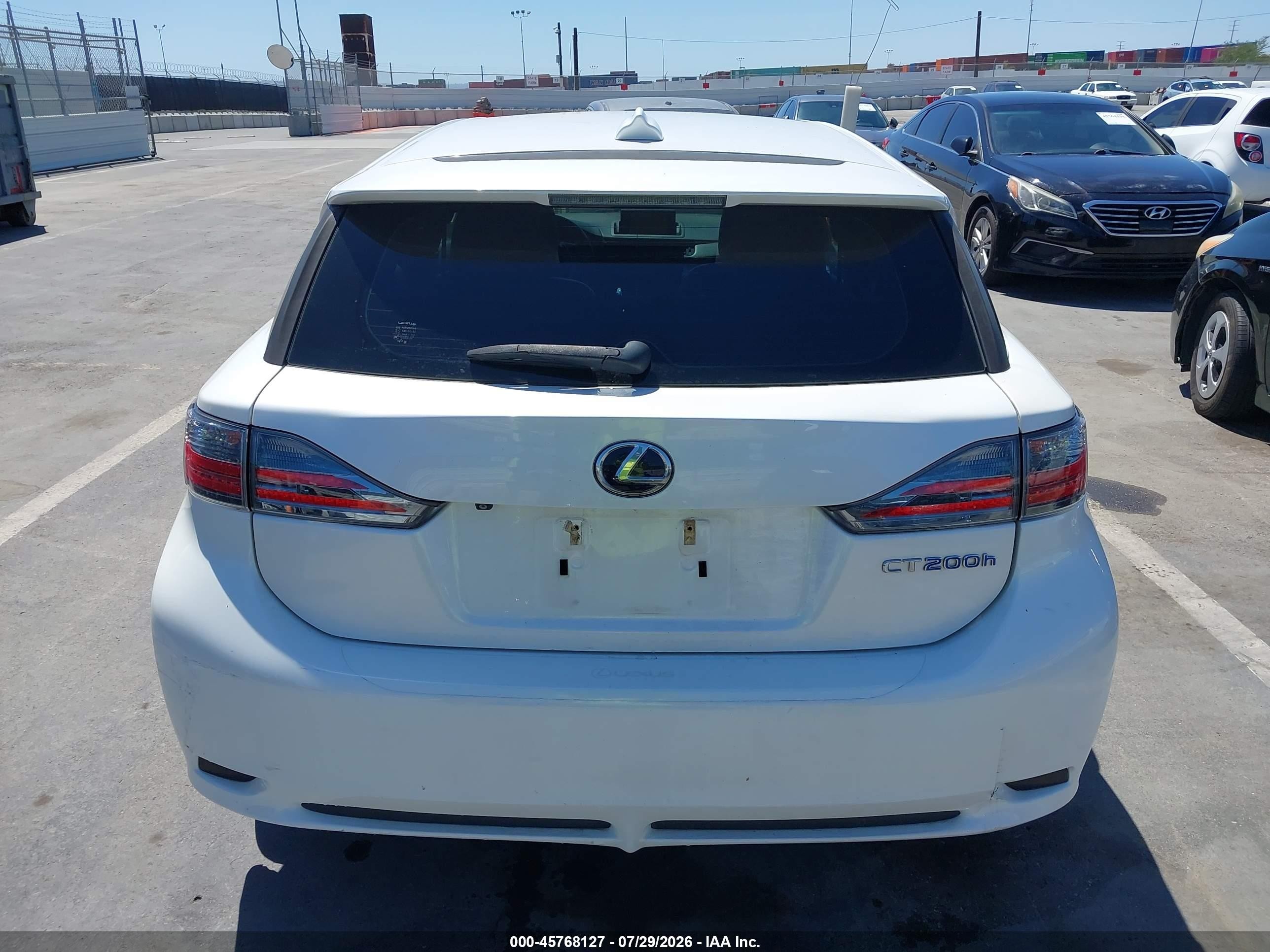 2012 Lexus Ct 200h Premium White vin: JTHKD5BH7C2075525