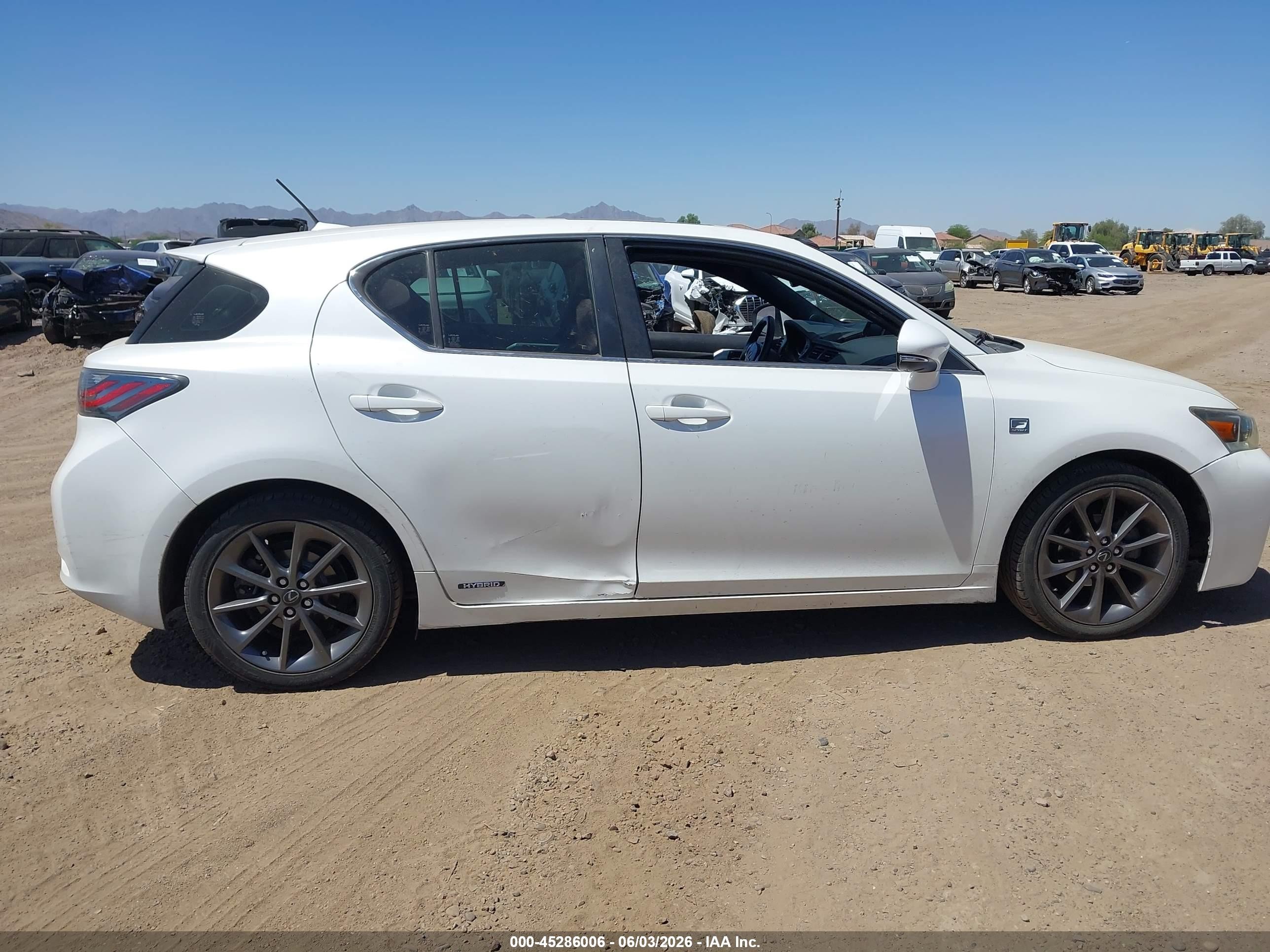 2012 Lexus Ct 200h Premium White vin: JTHKD5BH7C2111374