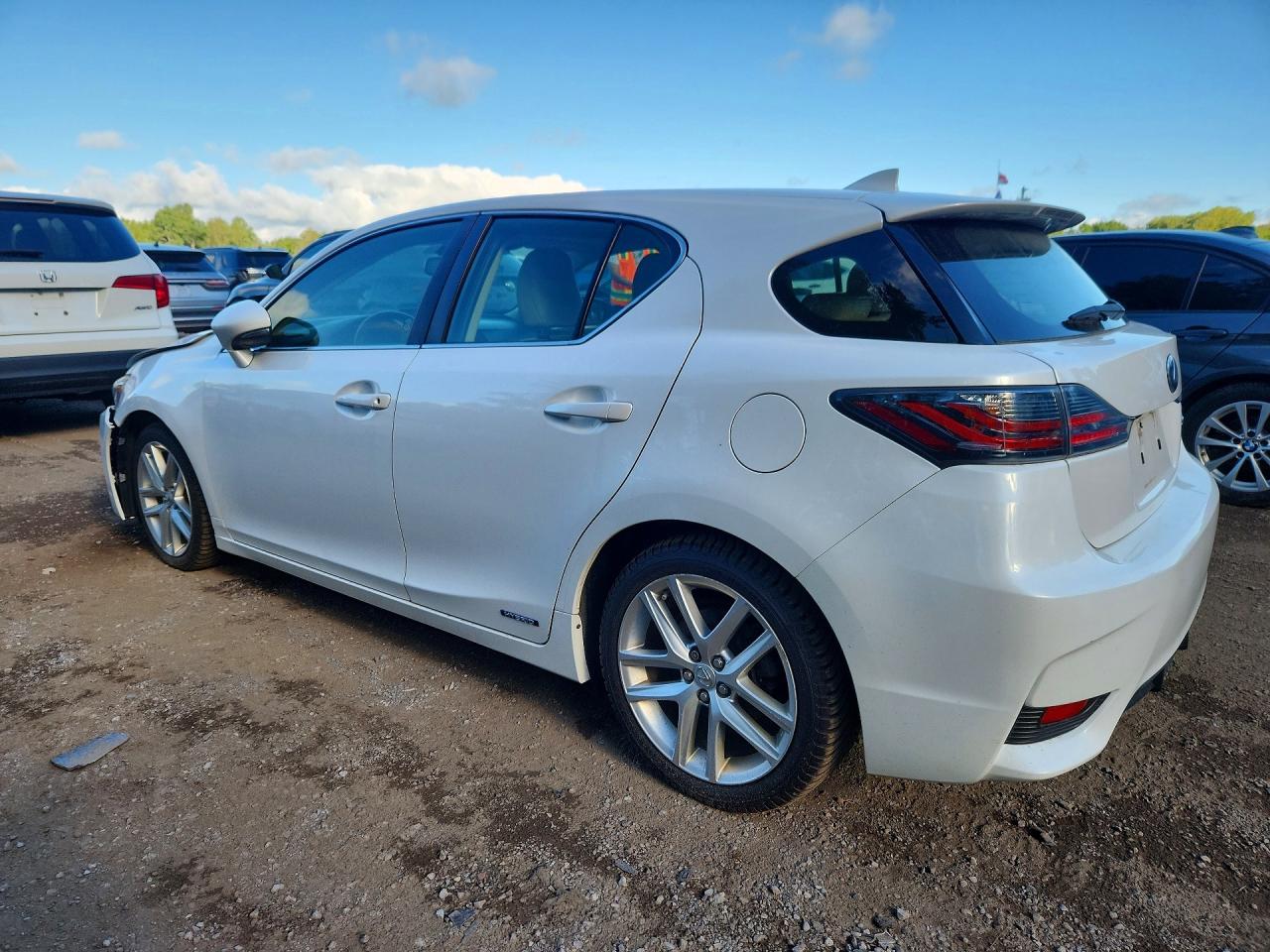 2014 Lexus Ct 200 White vin: JTHKD5BH7E2200185