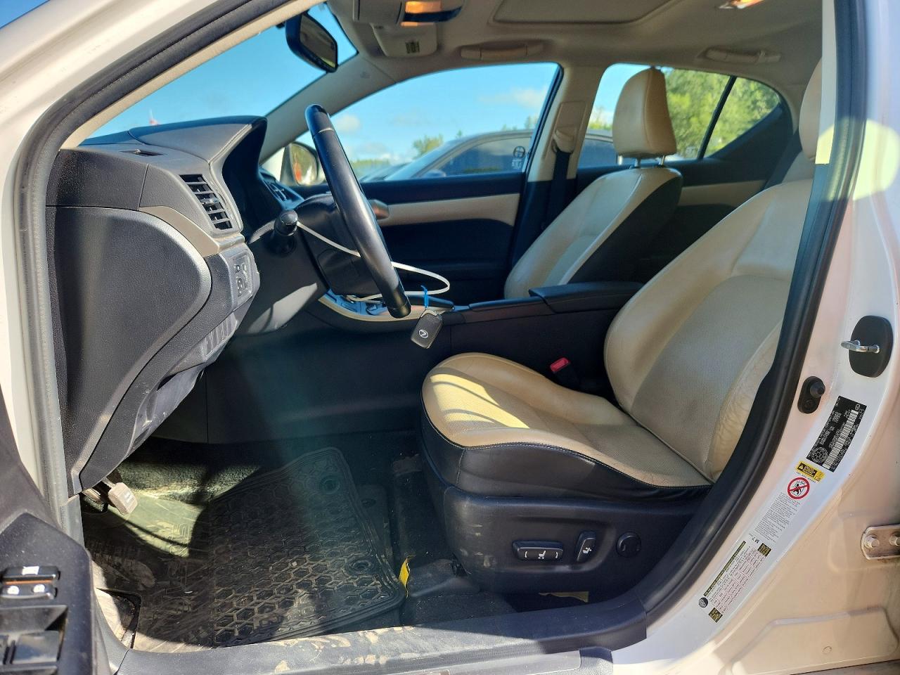 2014 Lexus Ct 200 White vin: JTHKD5BH7E2200185