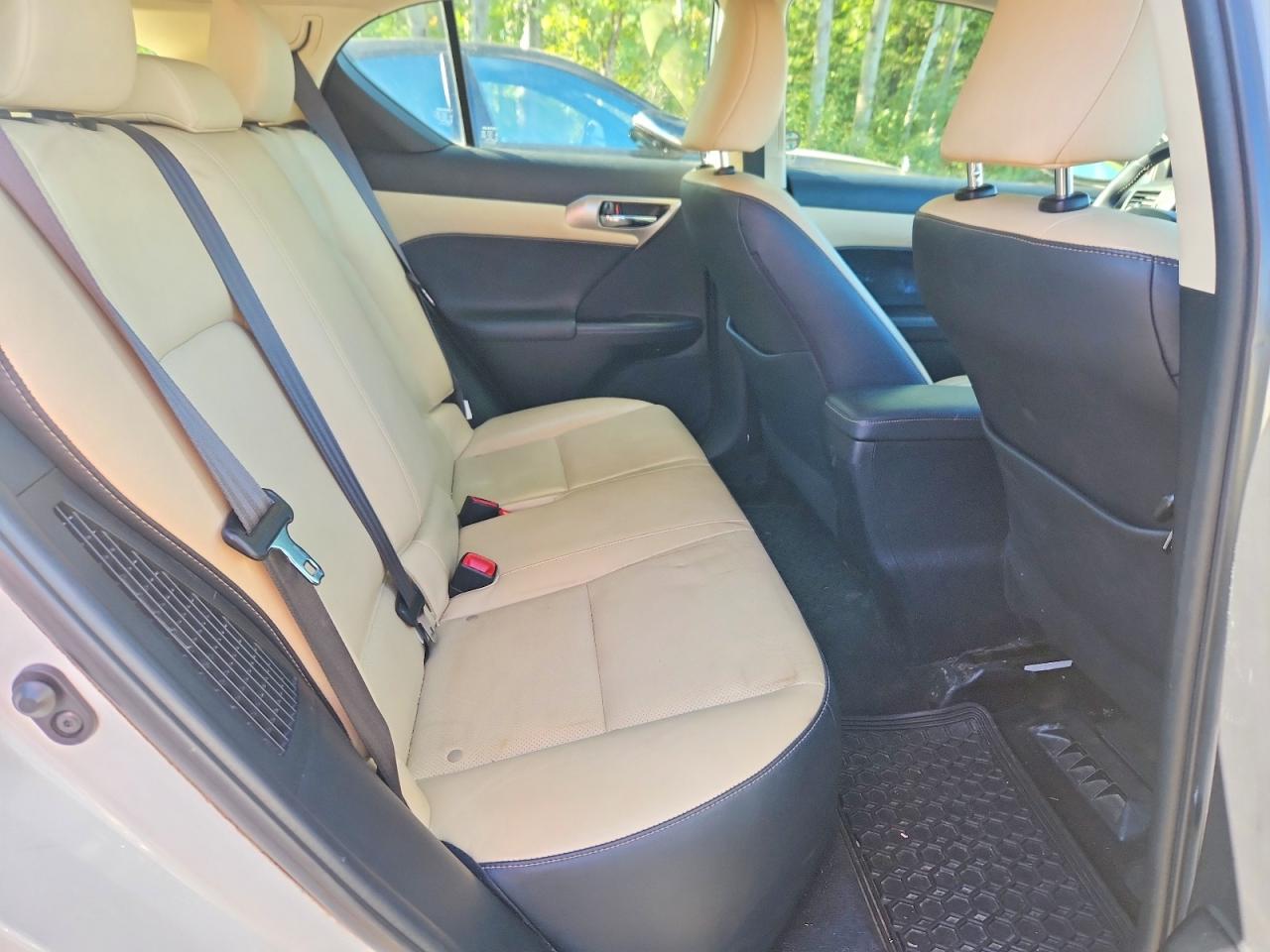 2014 Lexus Ct 200 White vin: JTHKD5BH7E2200185