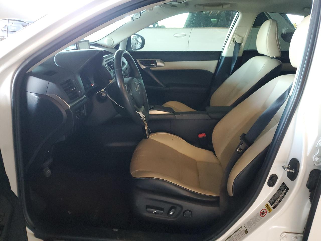 2014 Lexus Ct 200 White vin: JTHKD5BH7E2203247