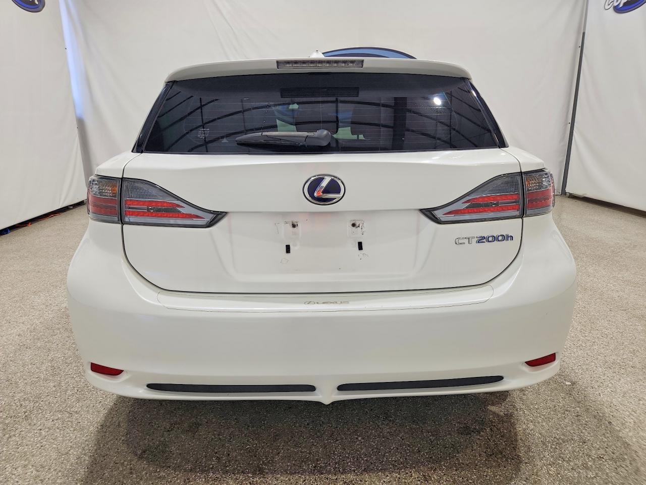 2013 Lexus Ct 200 White vin: JTHKD5BH8D2125219