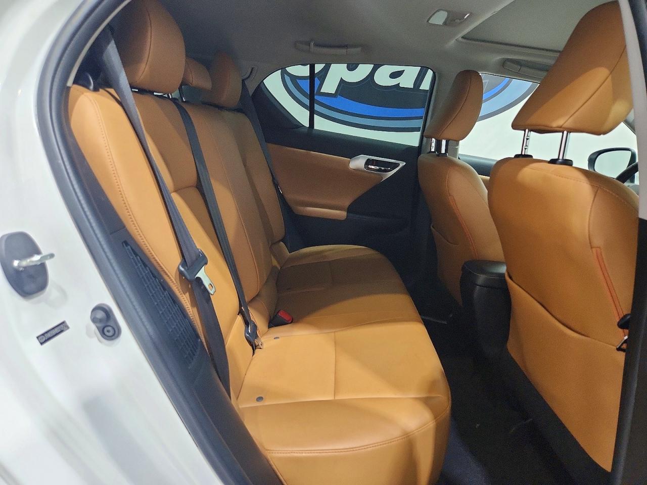 2013 Lexus Ct 200 White vin: JTHKD5BH8D2125219