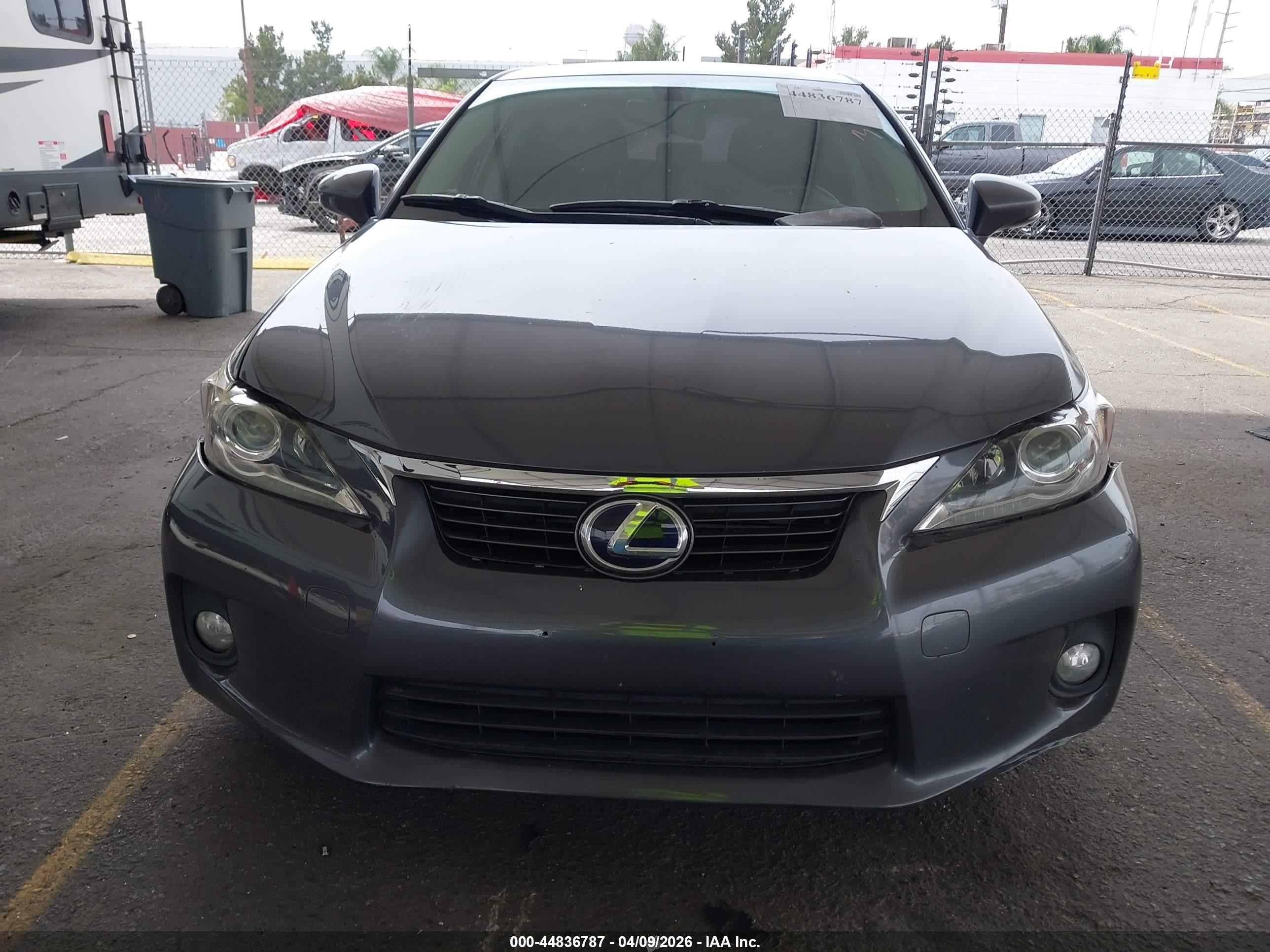 2013 Lexus Ct 200h   Серый vin: JTHKD5BH8D2171732