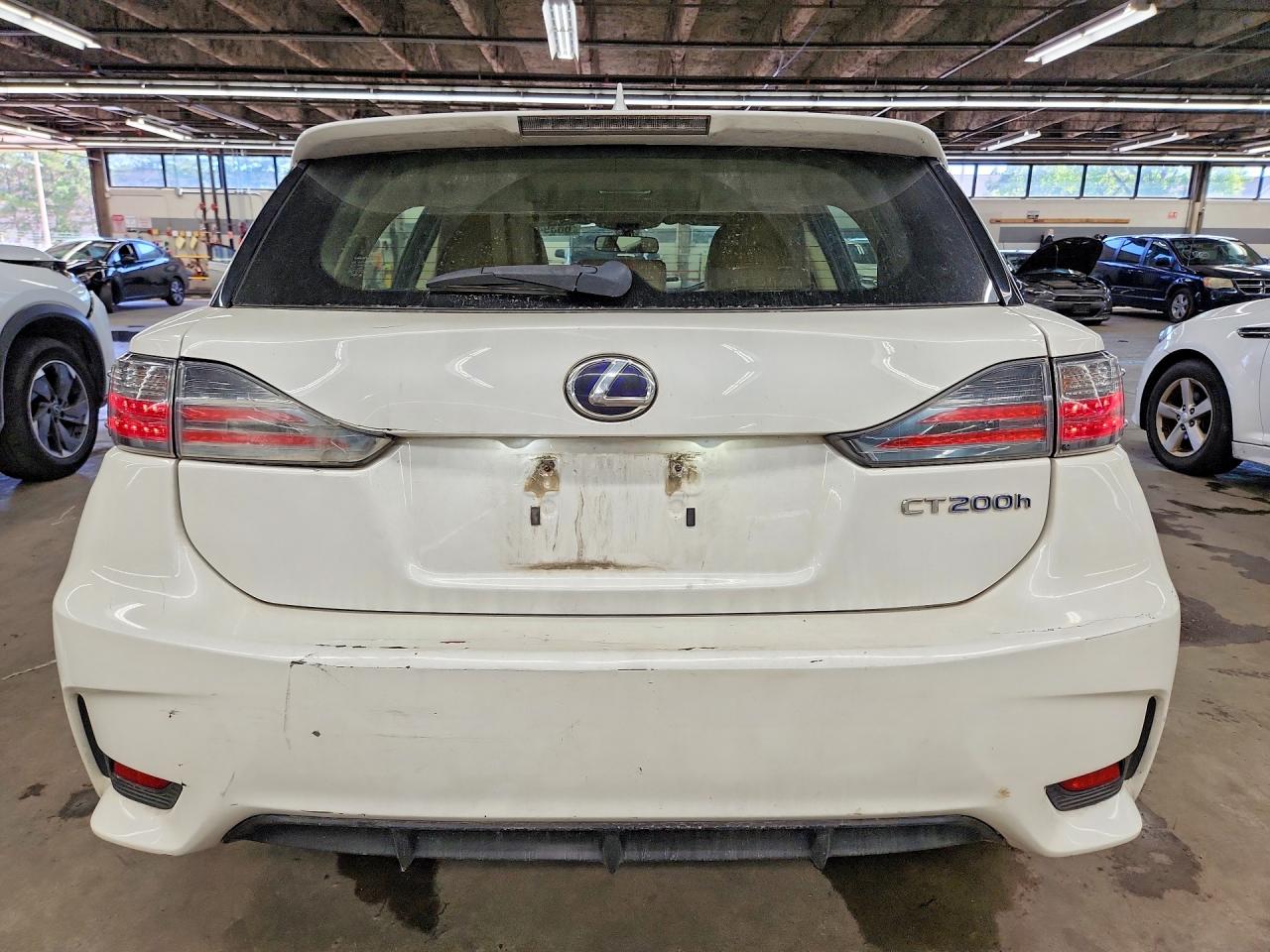 2014 Lexus Ct 200 White vin: JTHKD5BH8E2174681