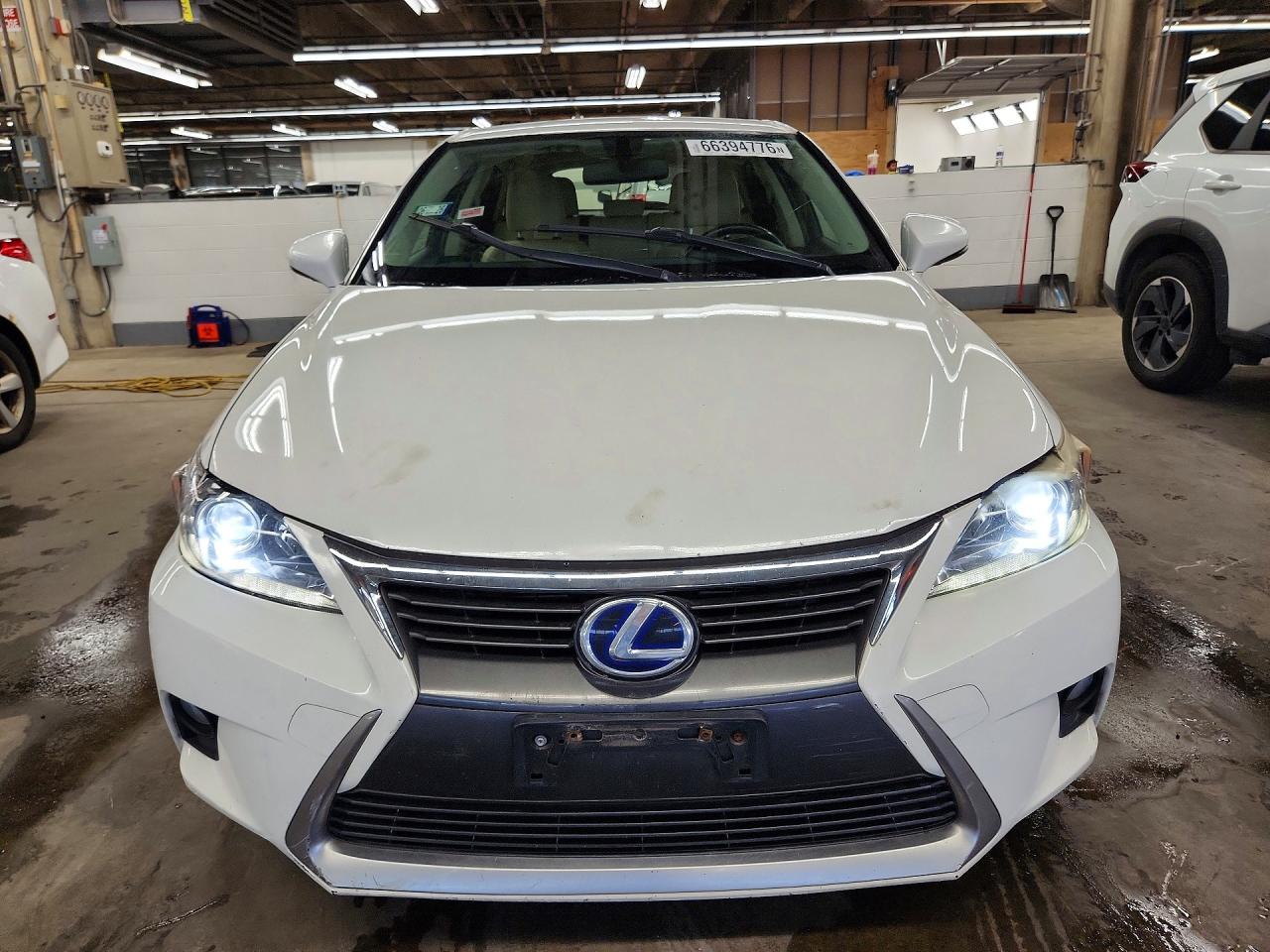 2014 Lexus Ct 200 White vin: JTHKD5BH8E2174681