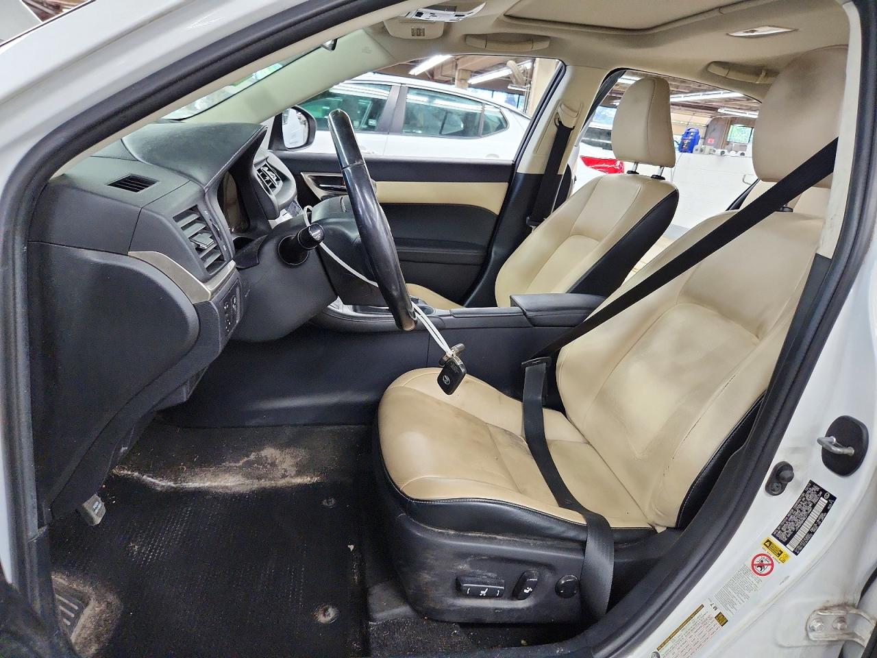 2014 Lexus Ct 200 White vin: JTHKD5BH8E2174681