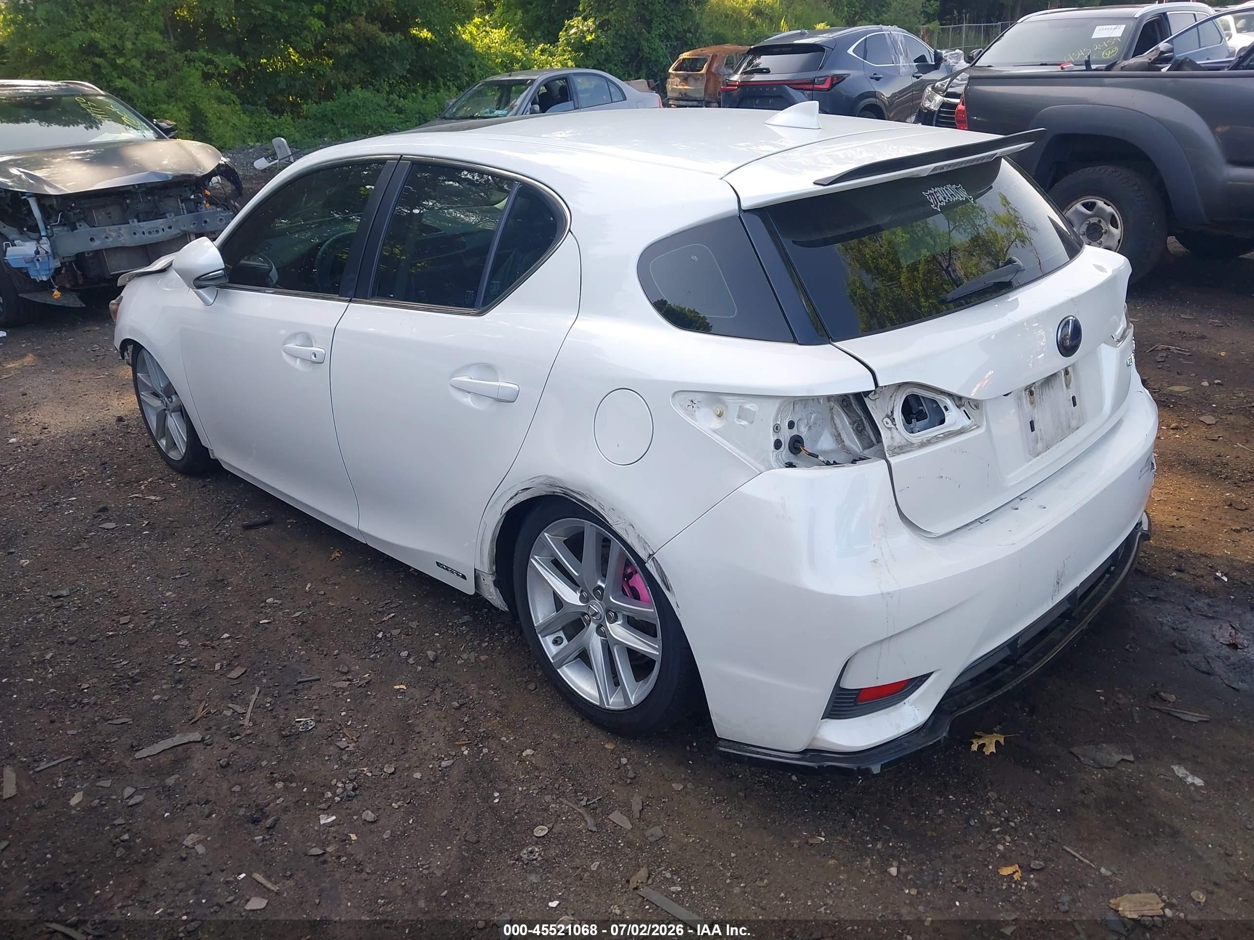 2015 Lexus Ct 200h   White vin: JTHKD5BH8F2222424