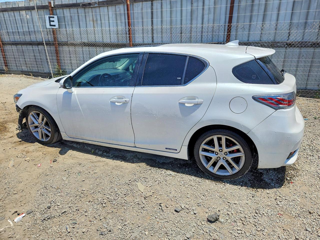 2015 Lexus Ct 200 White vin: JTHKD5BH8F2225534