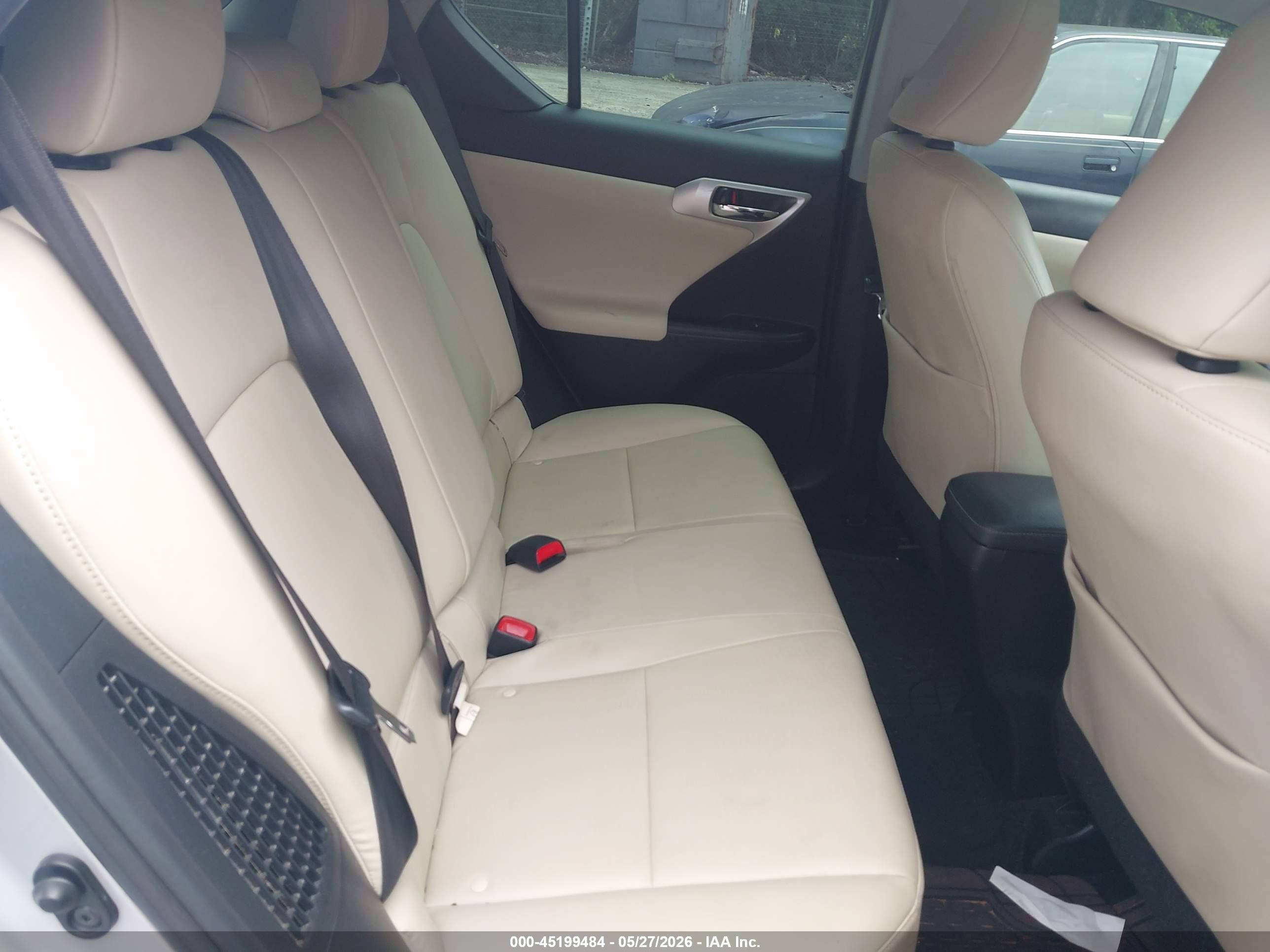 2011 Lexus Ct 200h Premium Серебряный vin: JTHKD5BH9B2015132