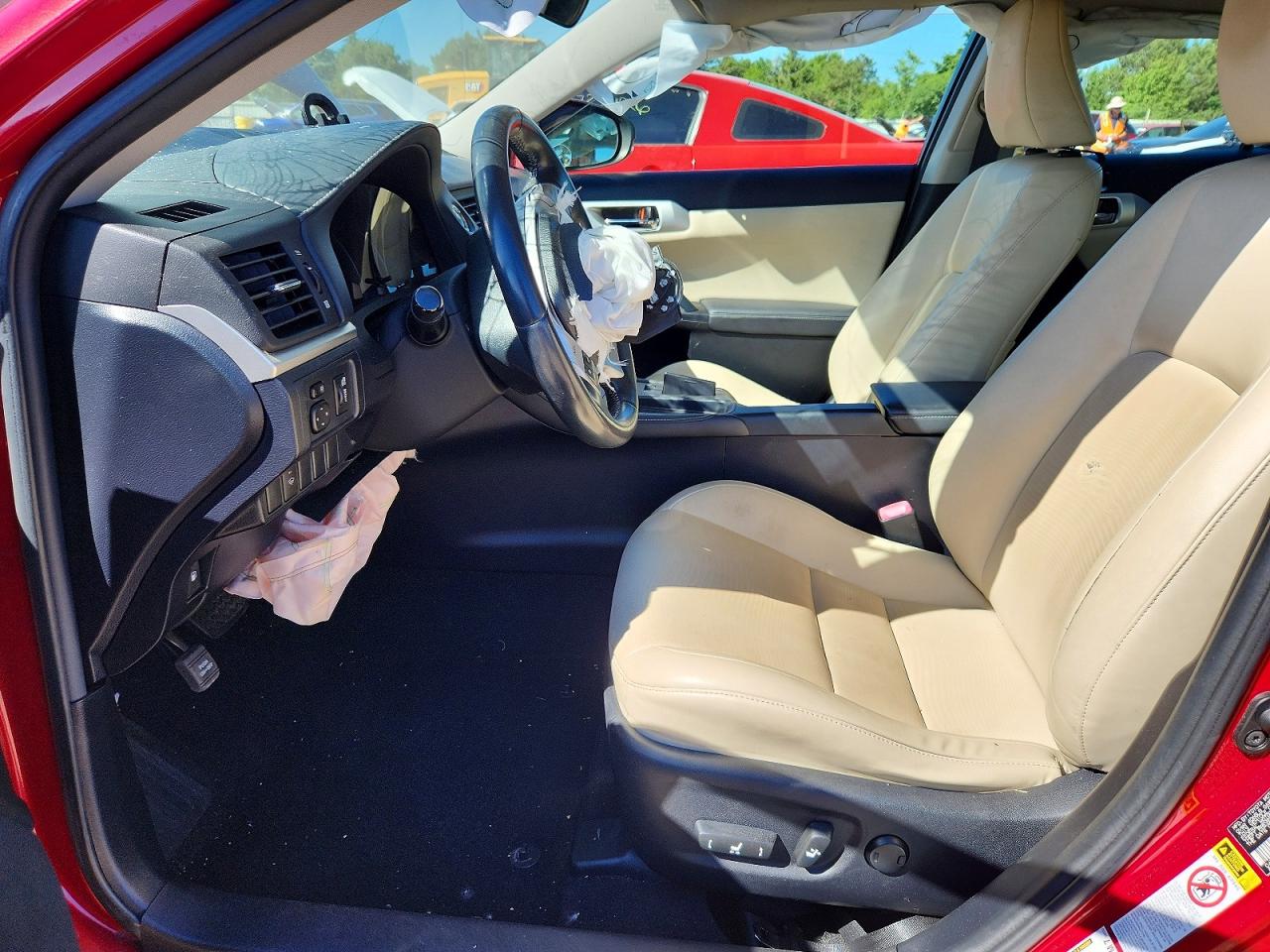 2011 Lexus Ct 200 Red vin: JTHKD5BH9B2015566