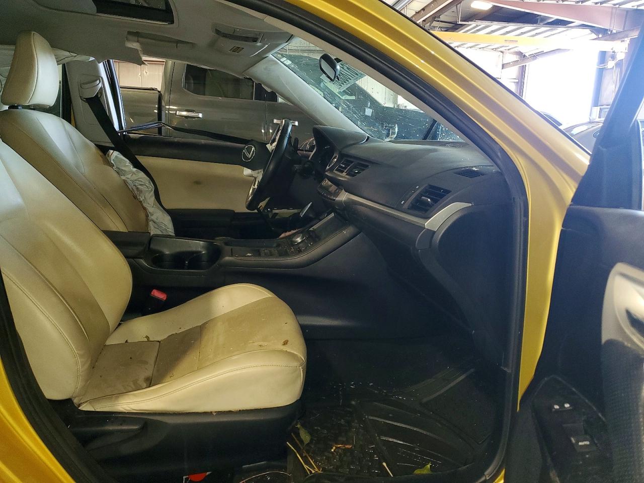 2011 Lexus Ct 200 Yellow vin: JTHKD5BH9B2030889