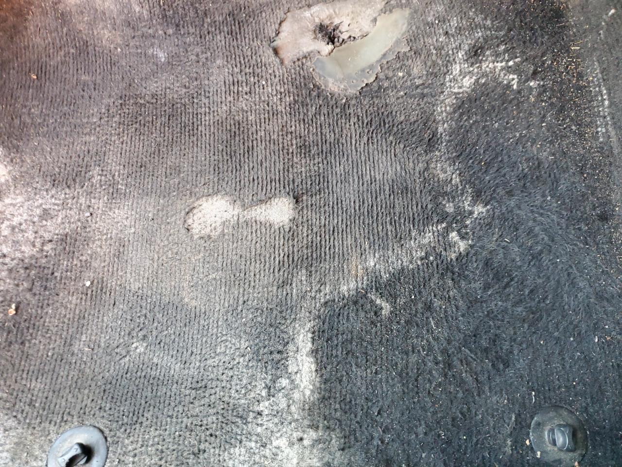 2013 Lexus Ct 200 White vin: JTHKD5BH9D2171514 Damage: Left Front Carpet, Worn, Replacement Required