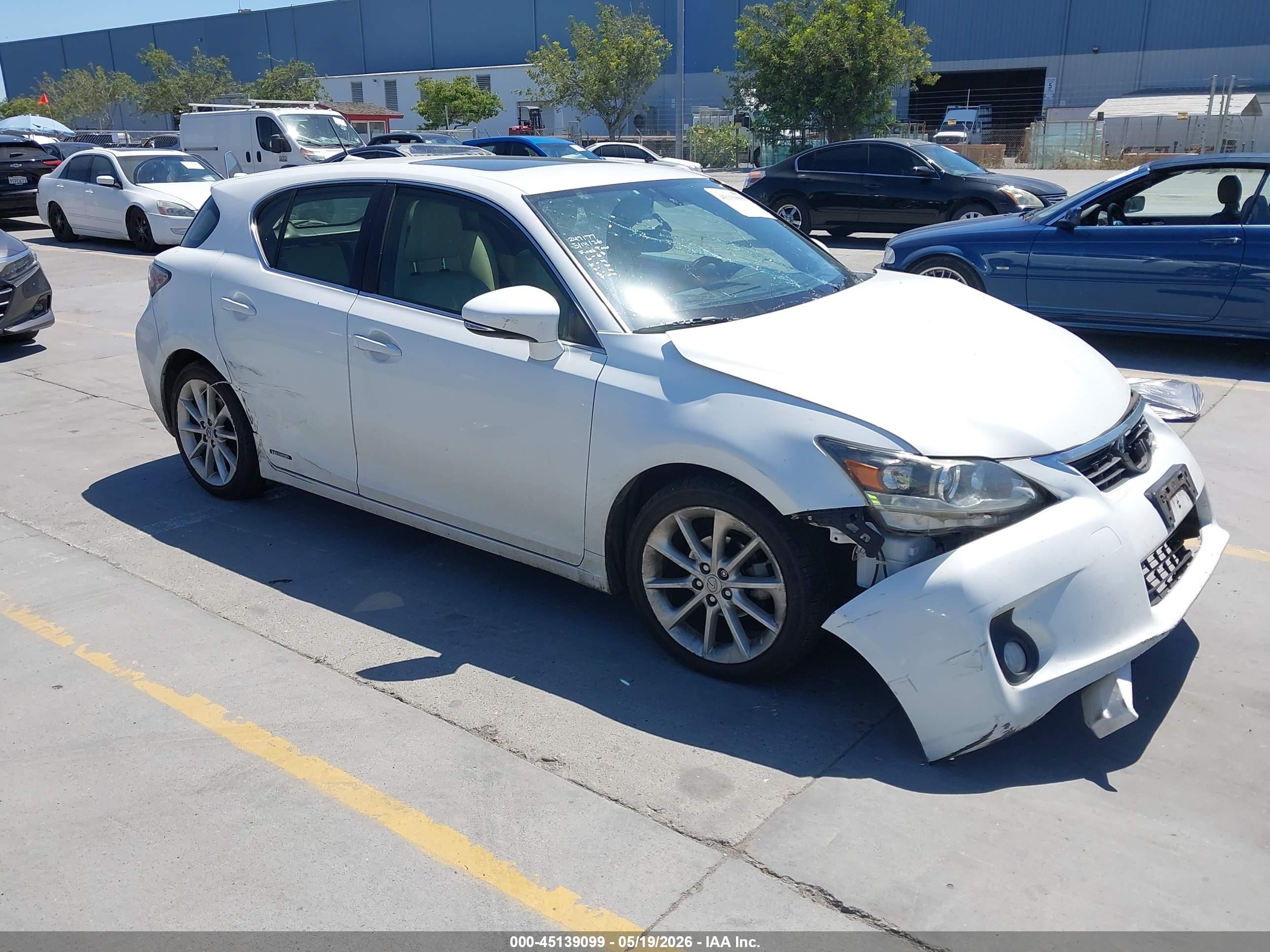 2013 Lexus Ct 200h   White vin: JTHKD5BH9D2172873