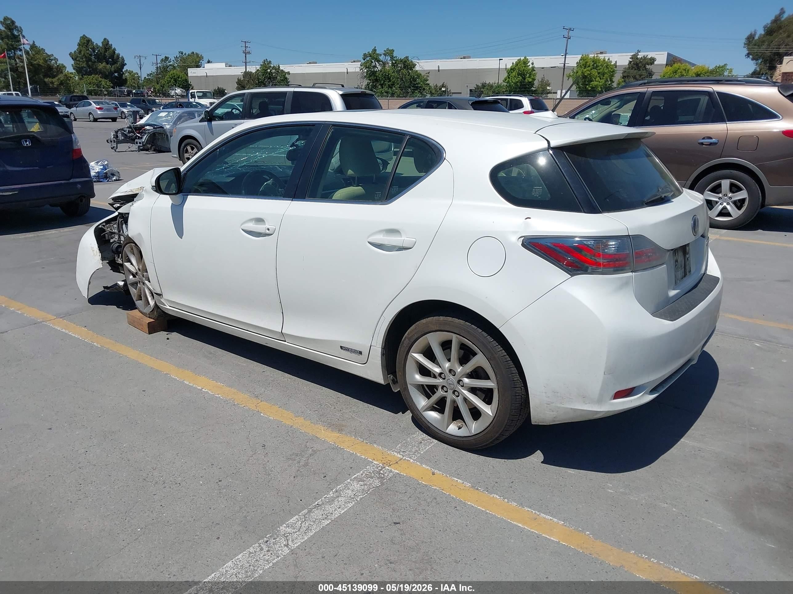 2013 Lexus Ct 200h   White vin: JTHKD5BH9D2172873
