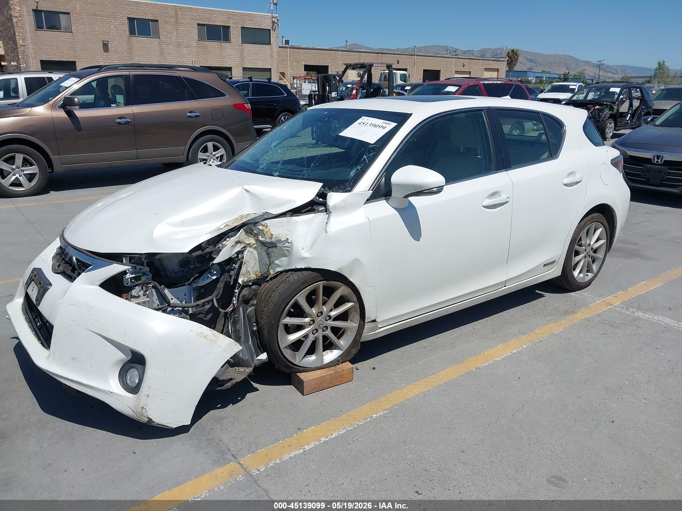 2013 Lexus Ct 200h   White vin: JTHKD5BH9D2172873