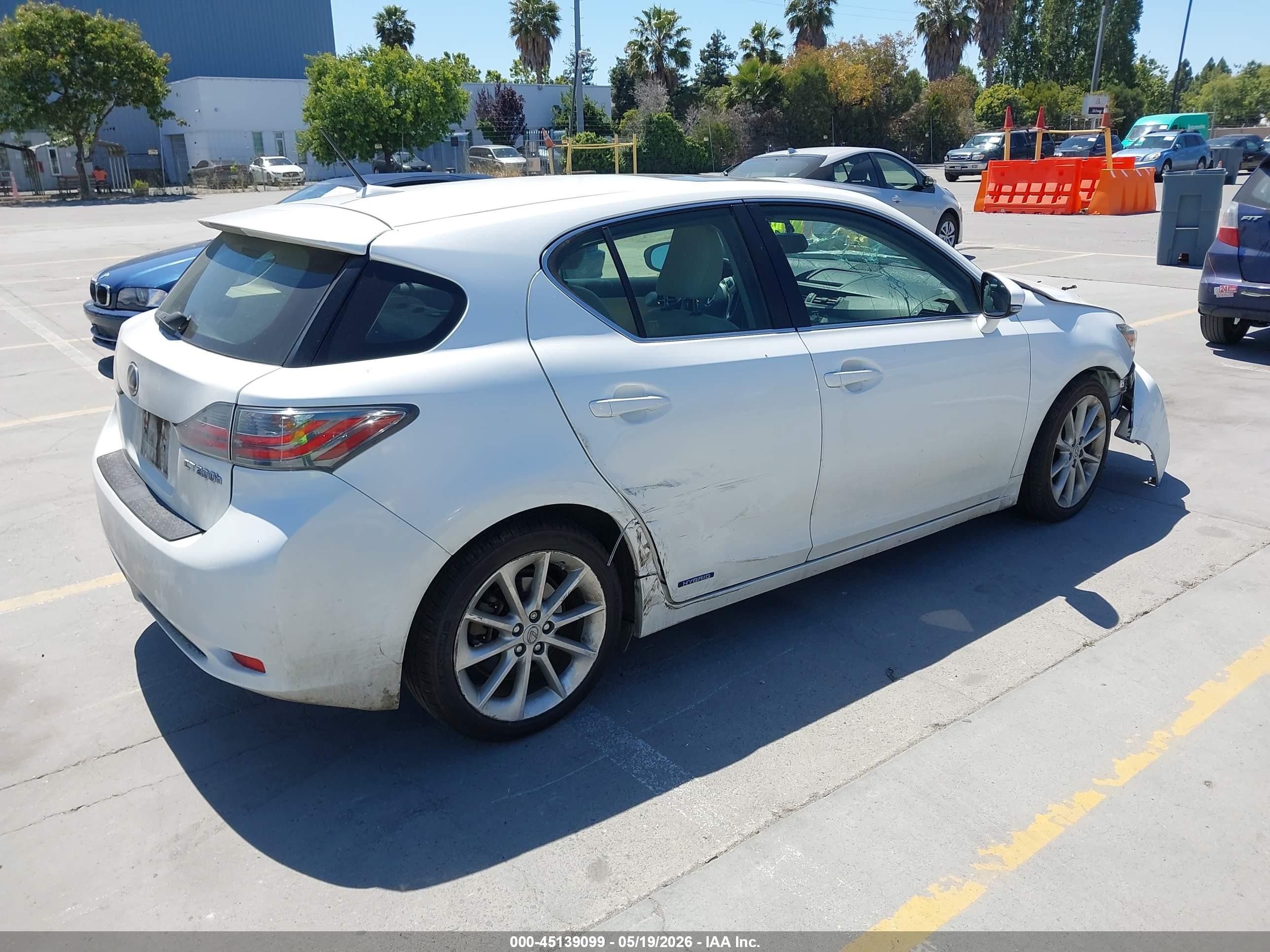 2013 Lexus Ct 200h   White vin: JTHKD5BH9D2172873