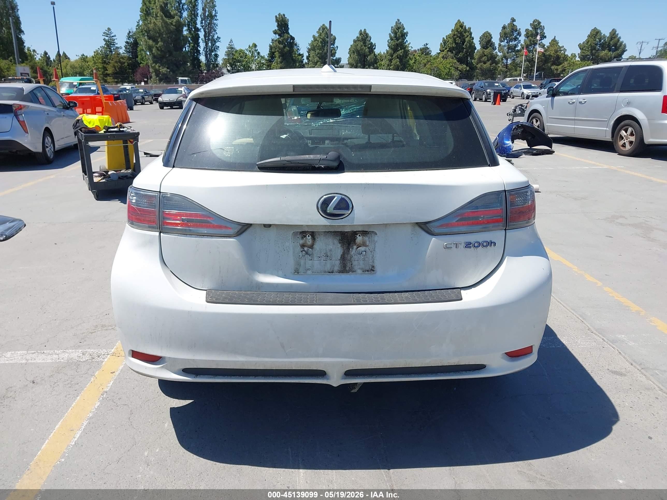 2013 Lexus Ct 200h   White vin: JTHKD5BH9D2172873