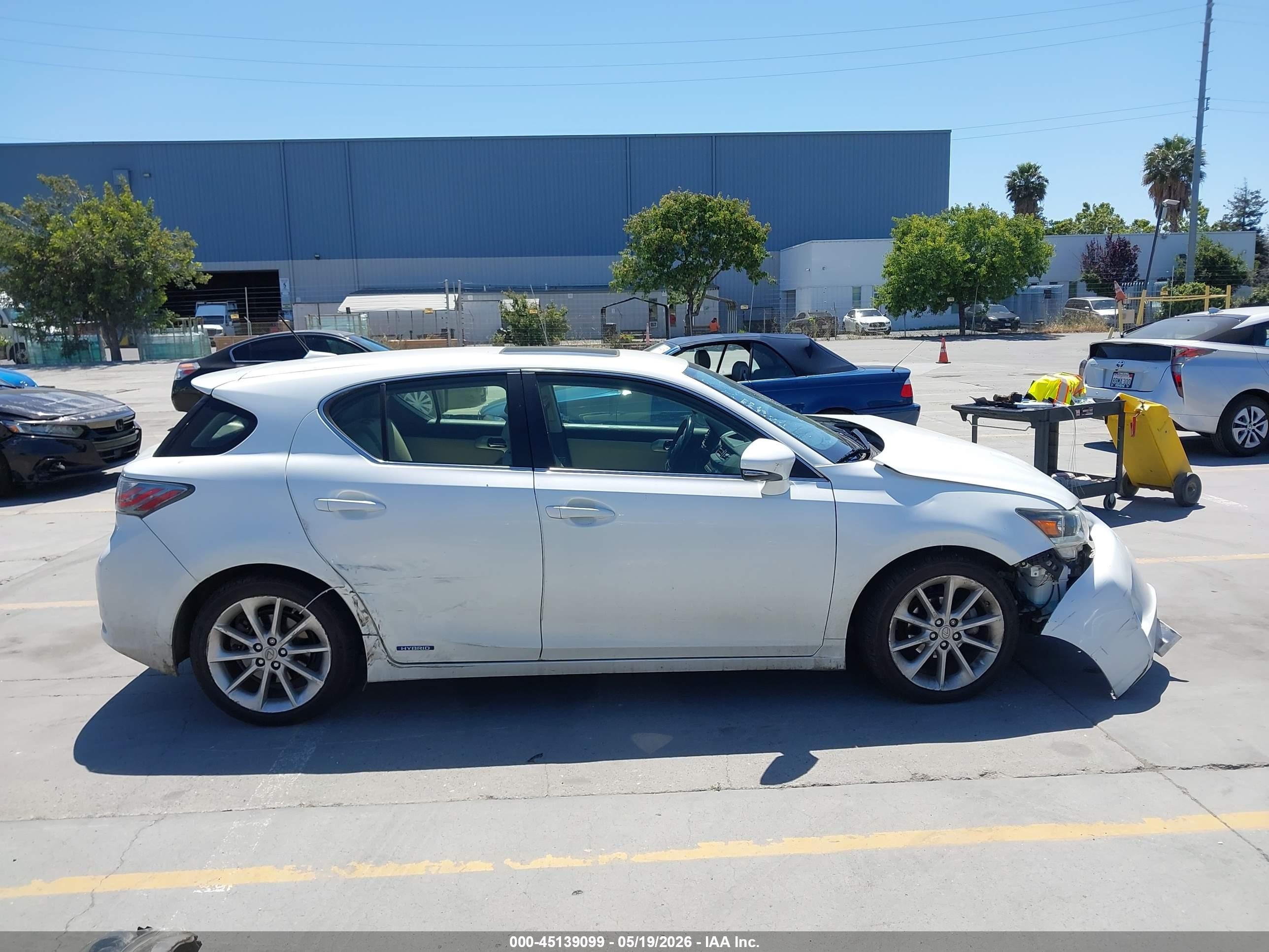 2013 Lexus Ct 200h   White vin: JTHKD5BH9D2172873