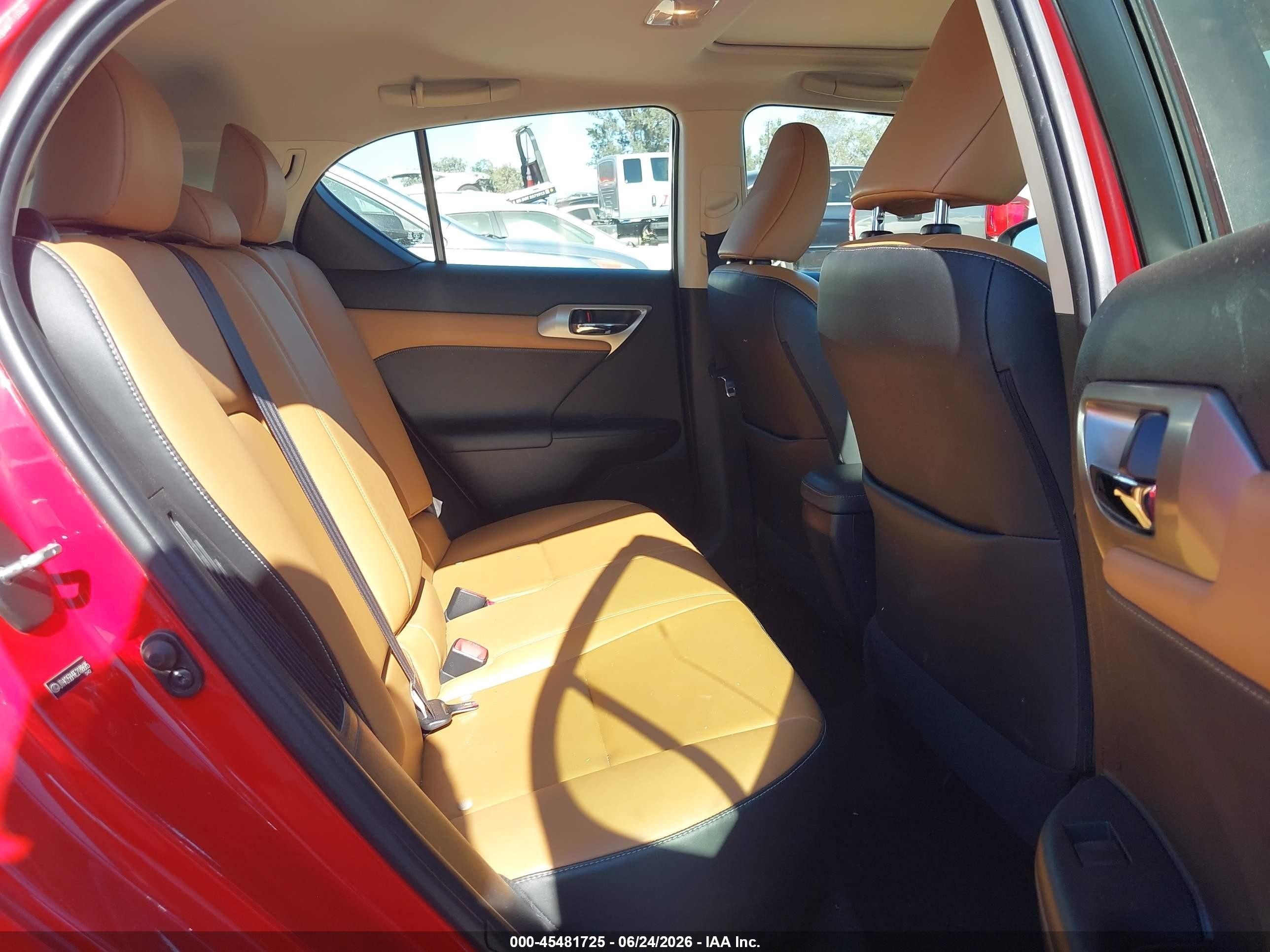 2014 Lexus Ct 200h Red vin: JTHKD5BH9E2188685