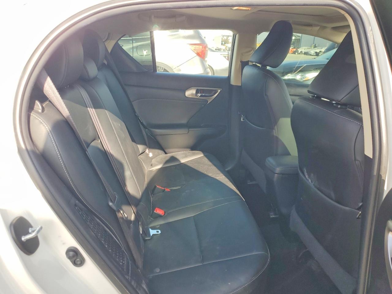2015 Lexus Ct 200 White vin: JTHKD5BH9F2232699