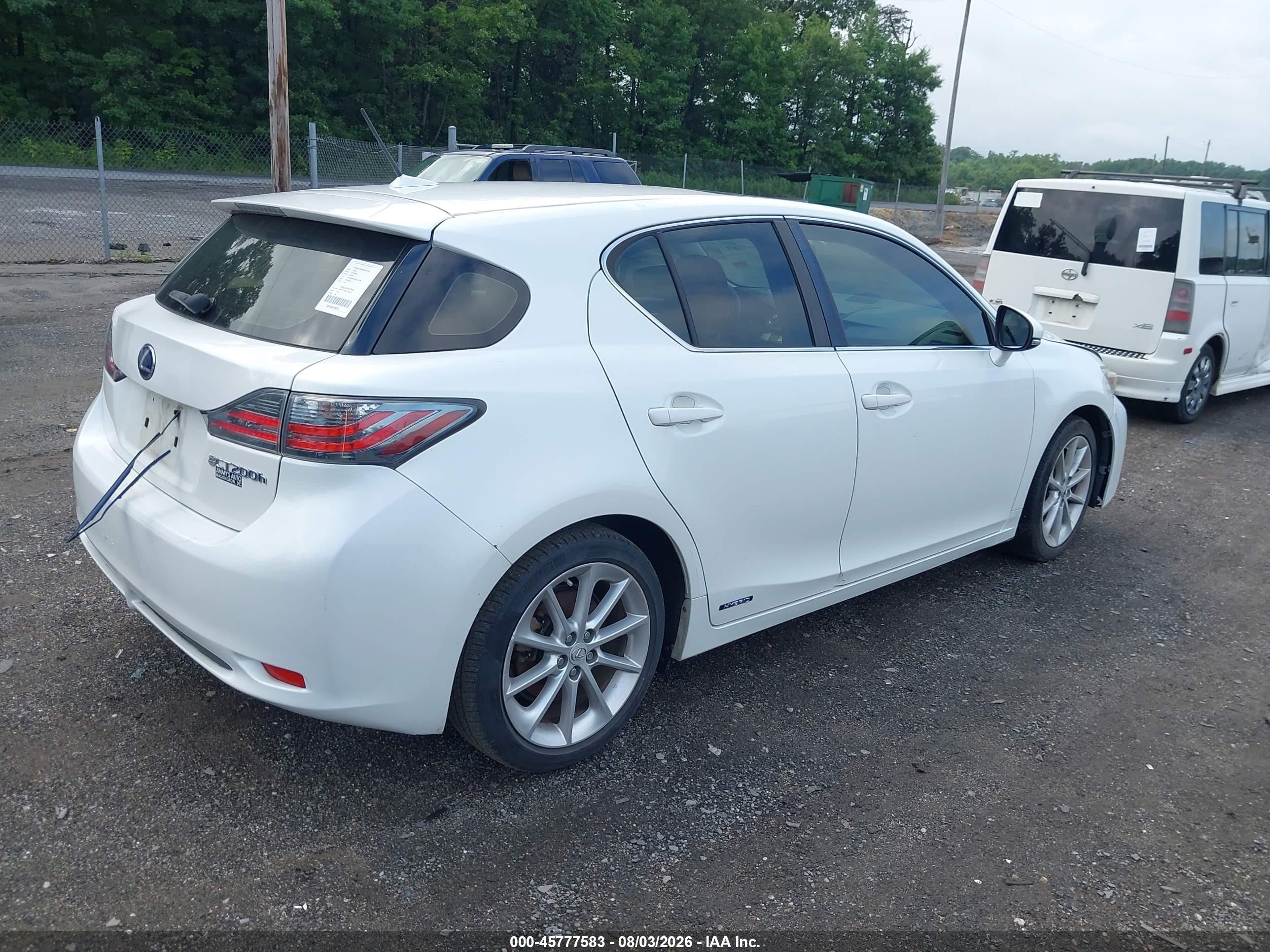 2013 Lexus Ct 200h   White vin: JTHKD5BHOD2152799