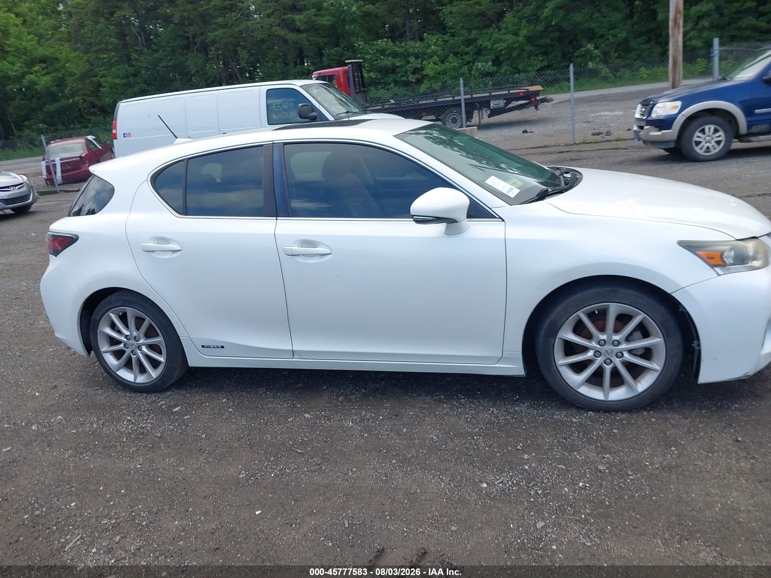 2013 Lexus Ct 200h   White vin: JTHKD5BHOD2152799